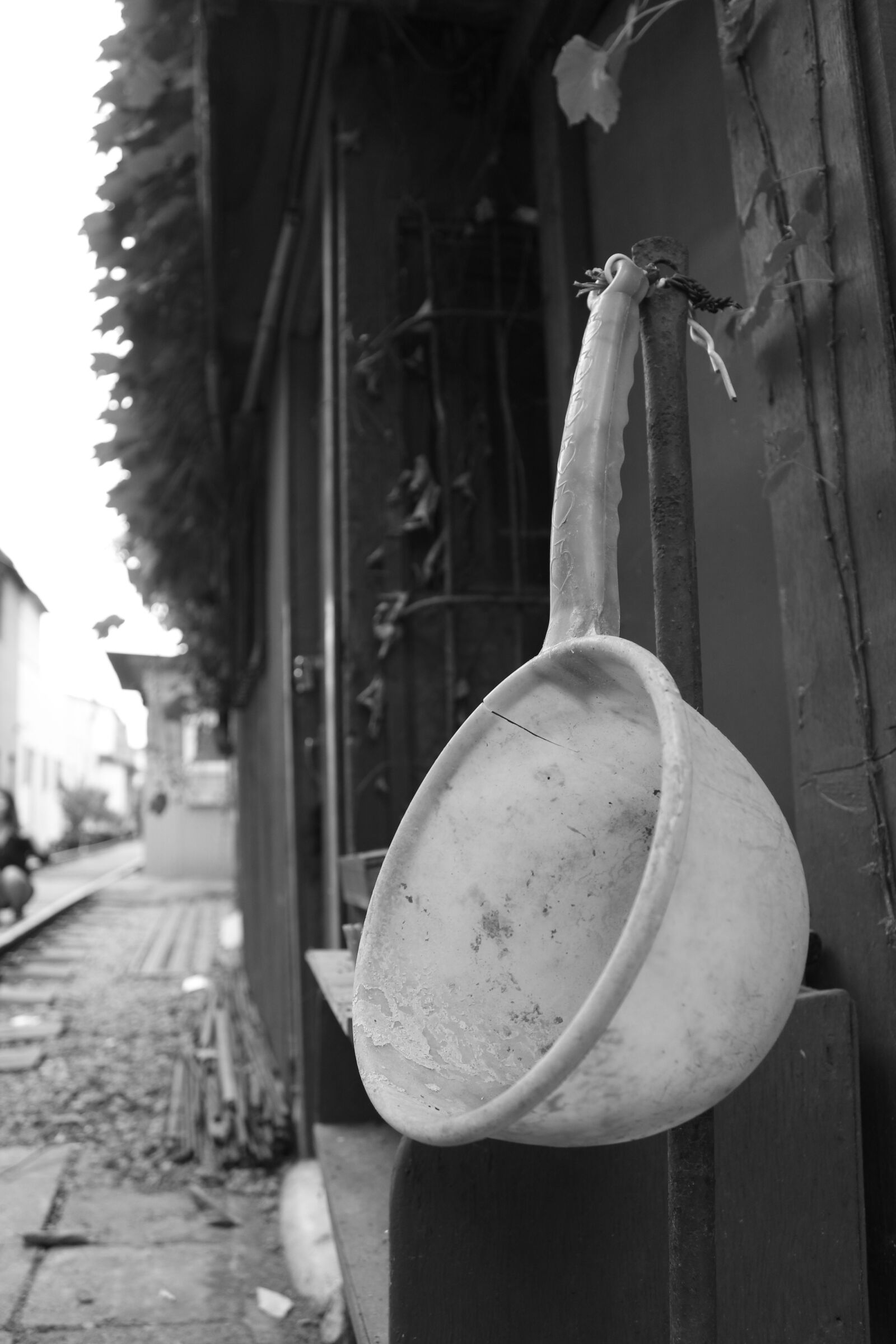 Canon EOS 600D (Rebel EOS T3i / EOS Kiss X5) sample photo. Overpriced, gunsan, rail road photography