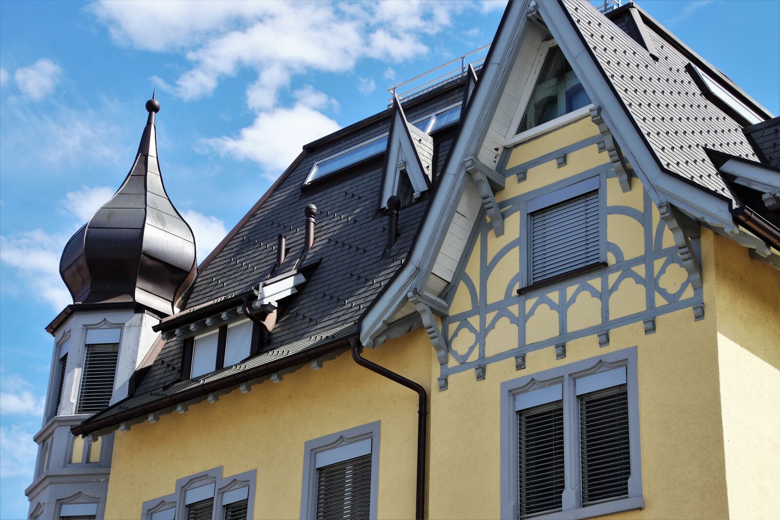 Canon EOS 80D sample photo. Architecture, house, the roof photography