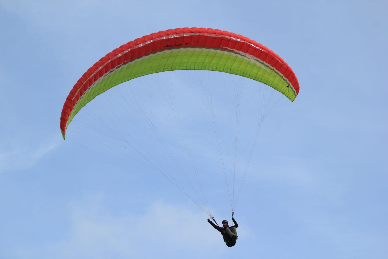 Canon EOS 550D (EOS Rebel T2i / EOS Kiss X4) sample photo. Sport, flying, paragliding photography