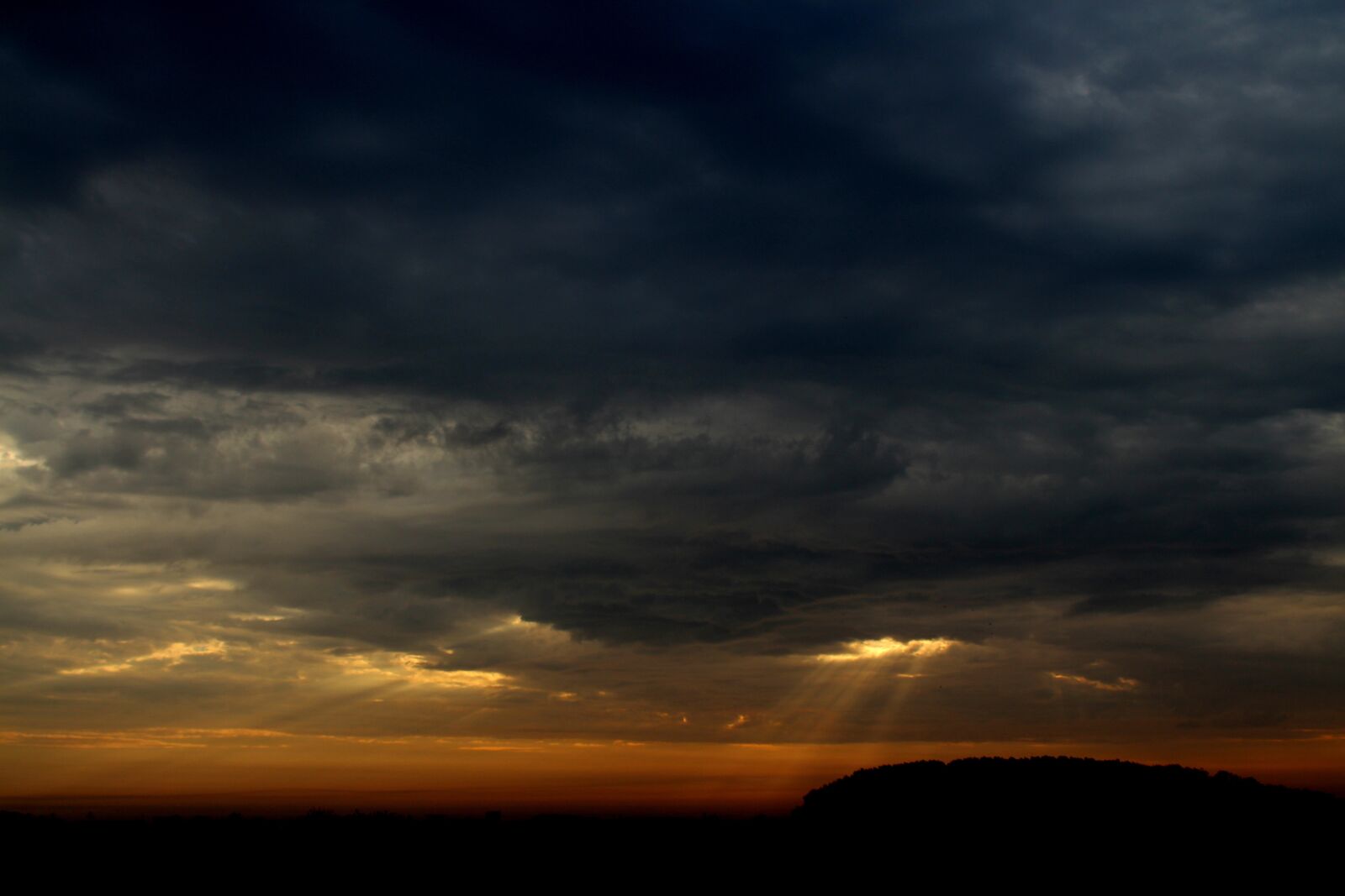 Canon EOS 700D (EOS Rebel T5i / EOS Kiss X7i) sample photo. Cloud, storm, twilight photography