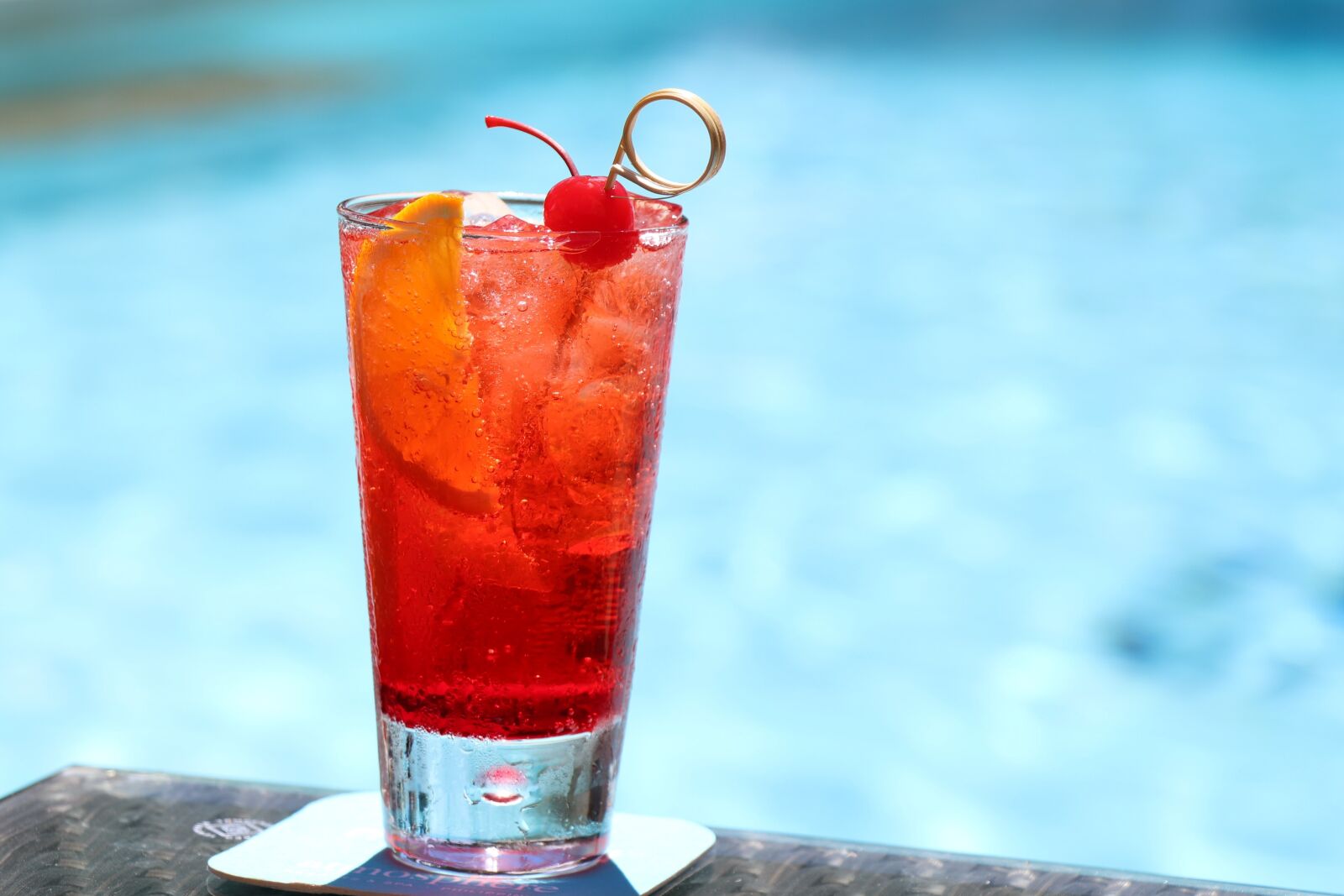 Canon EOS 77D (EOS 9000D / EOS 770D) sample photo. Cocktail, summer, beach photography