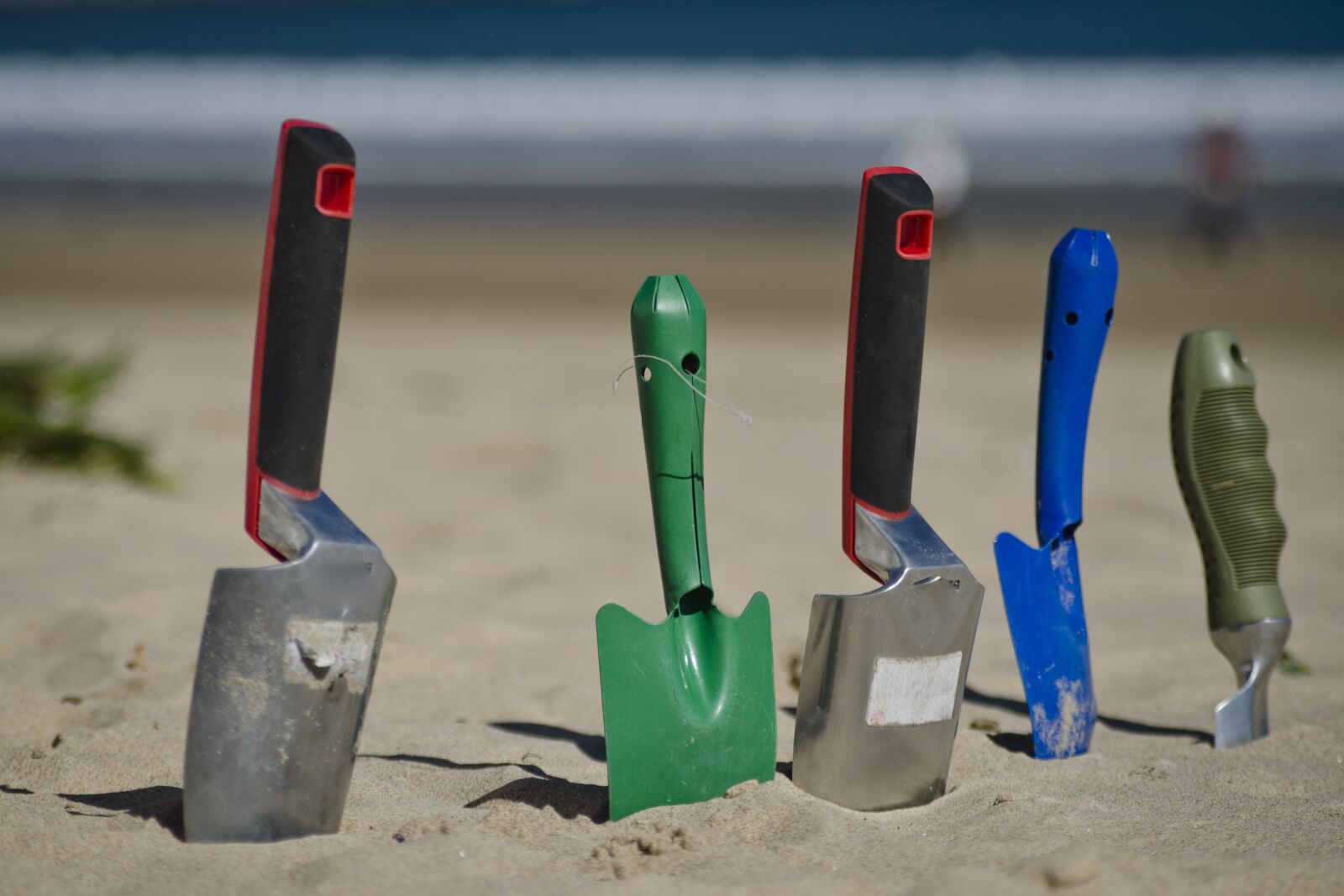 Nikon D5100 sample photo. Shovel, trowel, outdoors photography