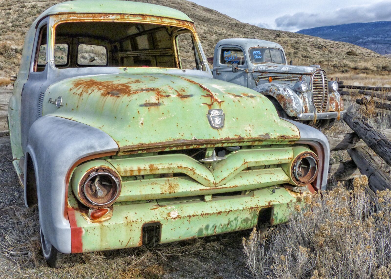 Panasonic Lumix DMC-FZ200 sample photo. Truck, car, old photography