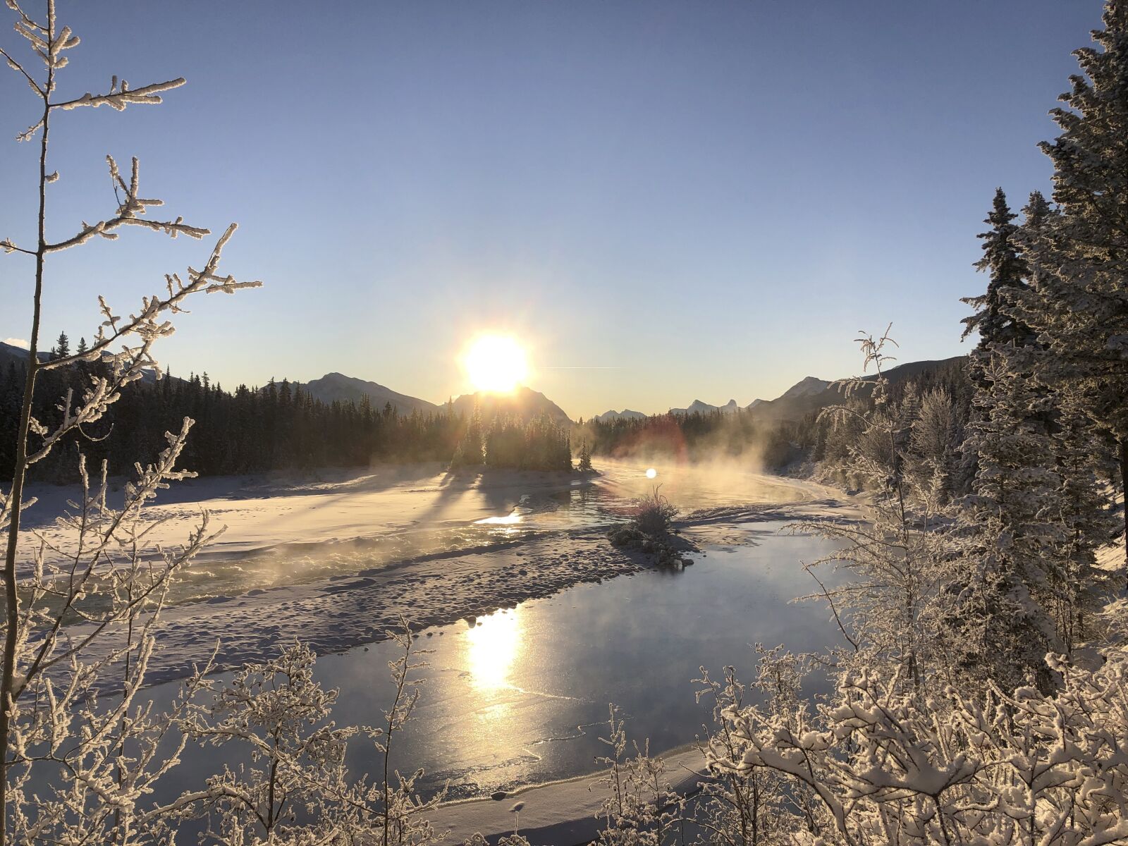 iPhone X back dual camera 4mm f/1.8 sample photo. Winter, snow, river photography