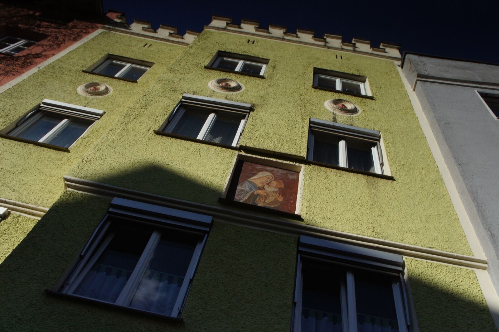Sony Alpha NEX-5 sample photo. House facade, mother mary photography