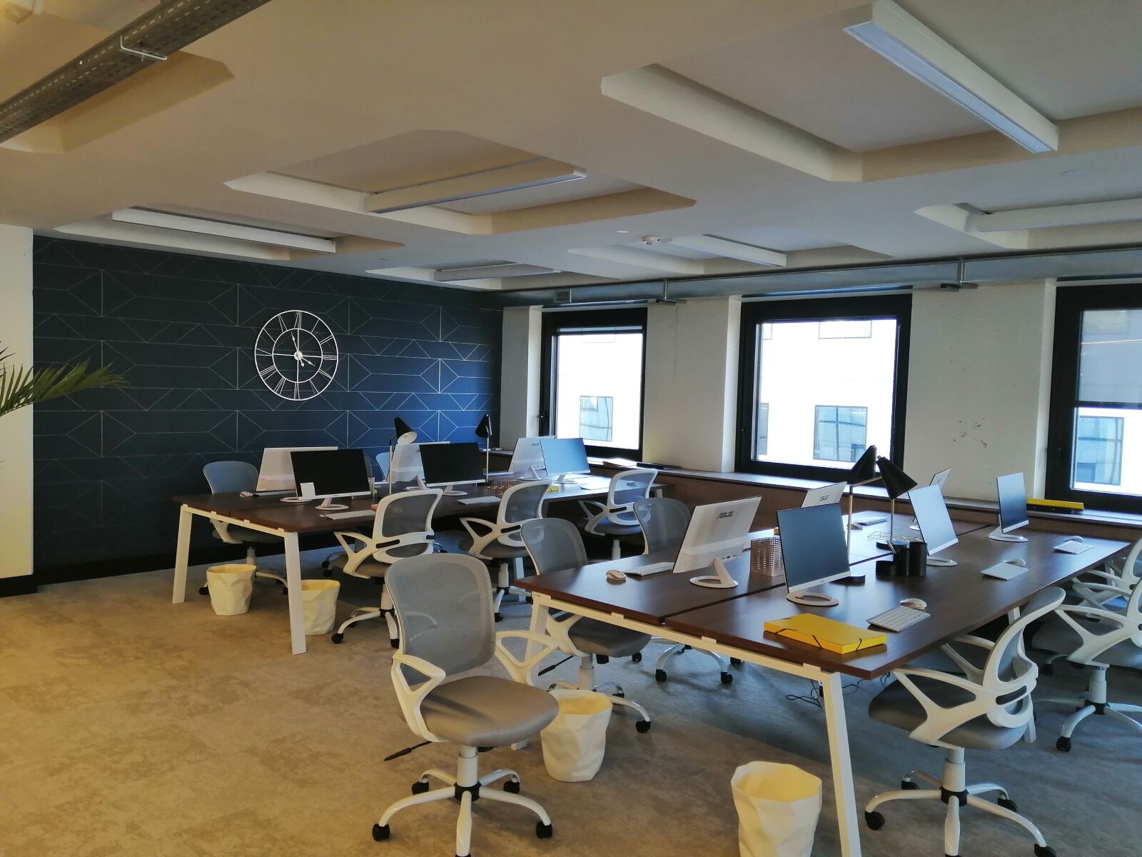 HUAWEI P SMART 2019 sample photo. Office, open space, flex photography