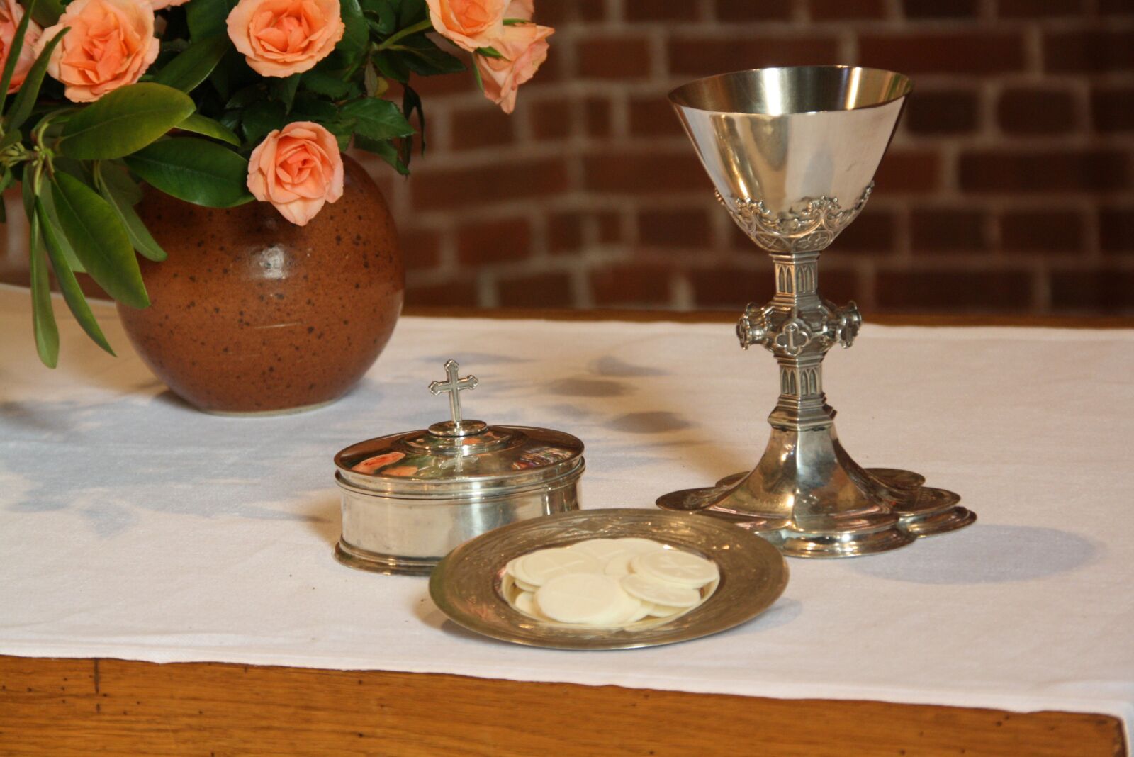 Canon EOS 1000D (EOS Digital Rebel XS / EOS Kiss F) sample photo. Last supper, wafers, communion photography
