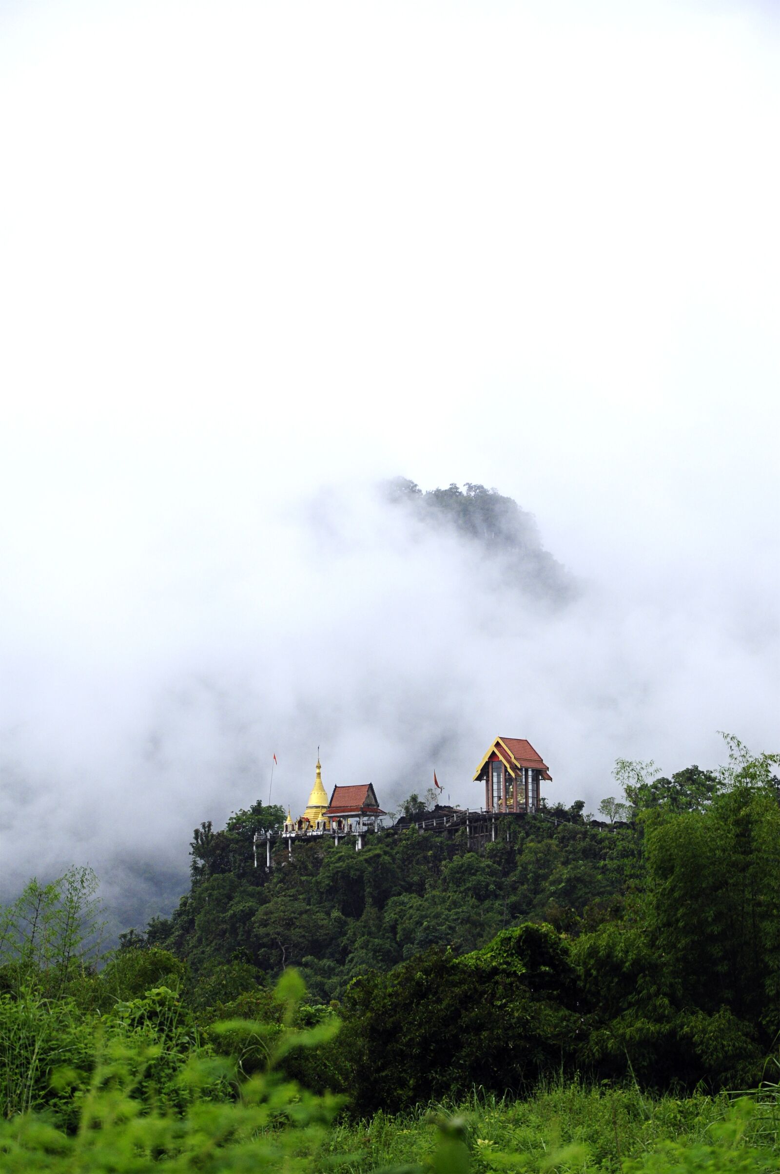 Nikon D90 sample photo. Temple, mist, buddha photography
