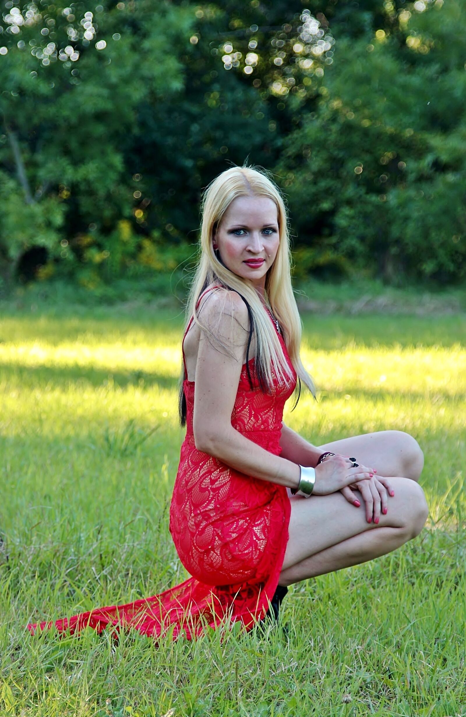 Canon EF 24-105mm F4L IS USM sample photo. Woman, blonde, red dress photography