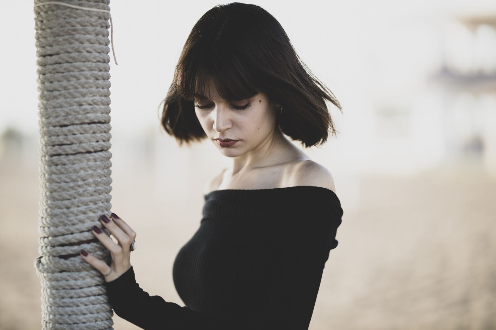 Canon RF 85mm F1.2L USM sample photo. Model, woman, pose photography