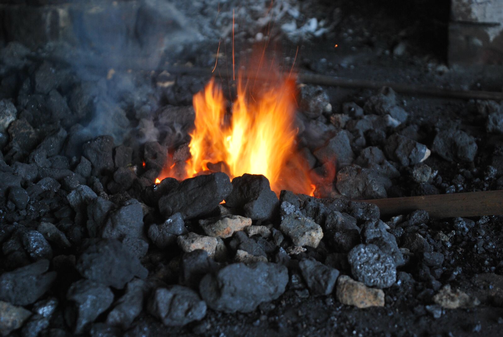 Nikon D60 sample photo. Craft, blacksmith, fire photography