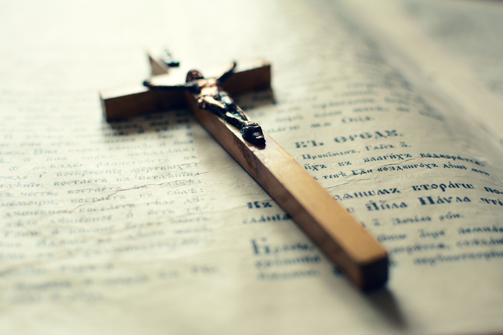 Nikon D7100 sample photo. Holy cross, bible, prayer photography