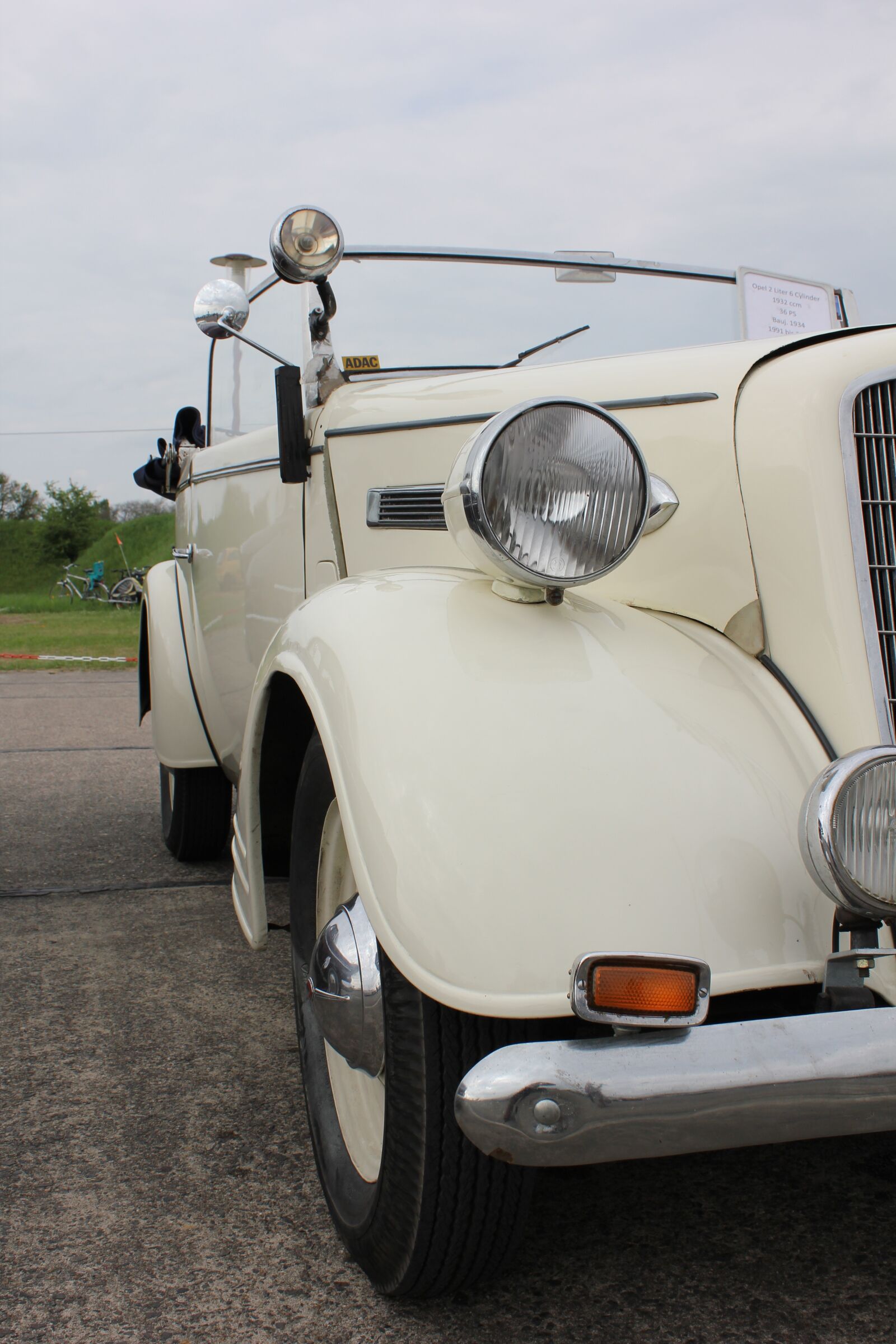 Canon EOS 550D (EOS Rebel T2i / EOS Kiss X4) sample photo. Old car, auto, oldtimer photography