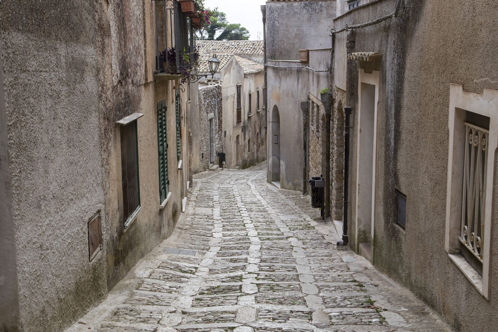 Canon EF 24-105mm F4L IS USM sample photo. Erice, old town, narrow photography