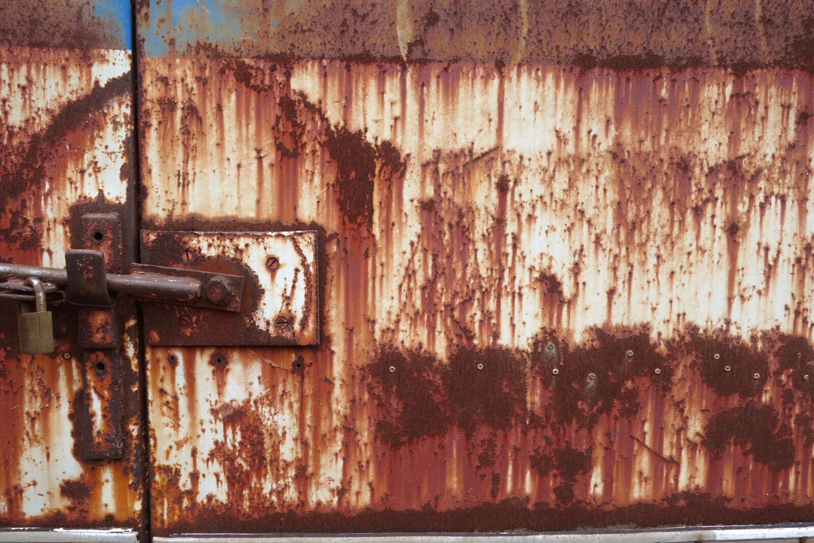 Sony Cyber-shot DSC-RX100 II sample photo. Rust, metal, background photography