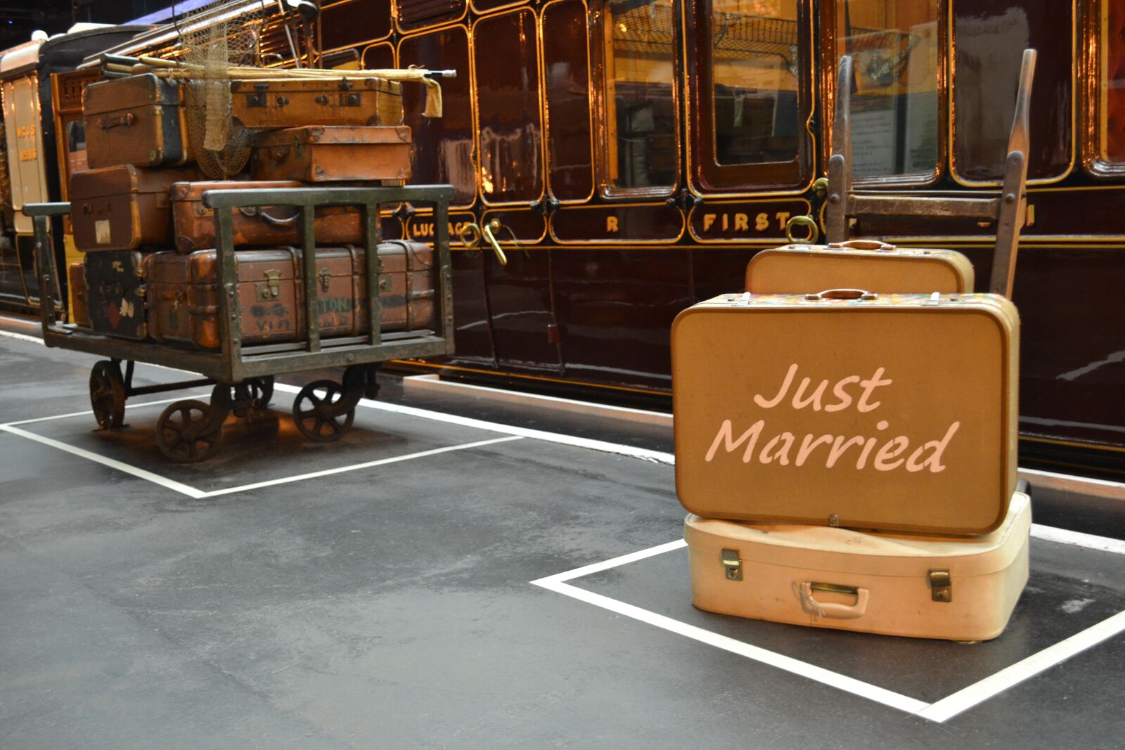 Nikon D3100 sample photo. Luggage, travel, honeymoon photography