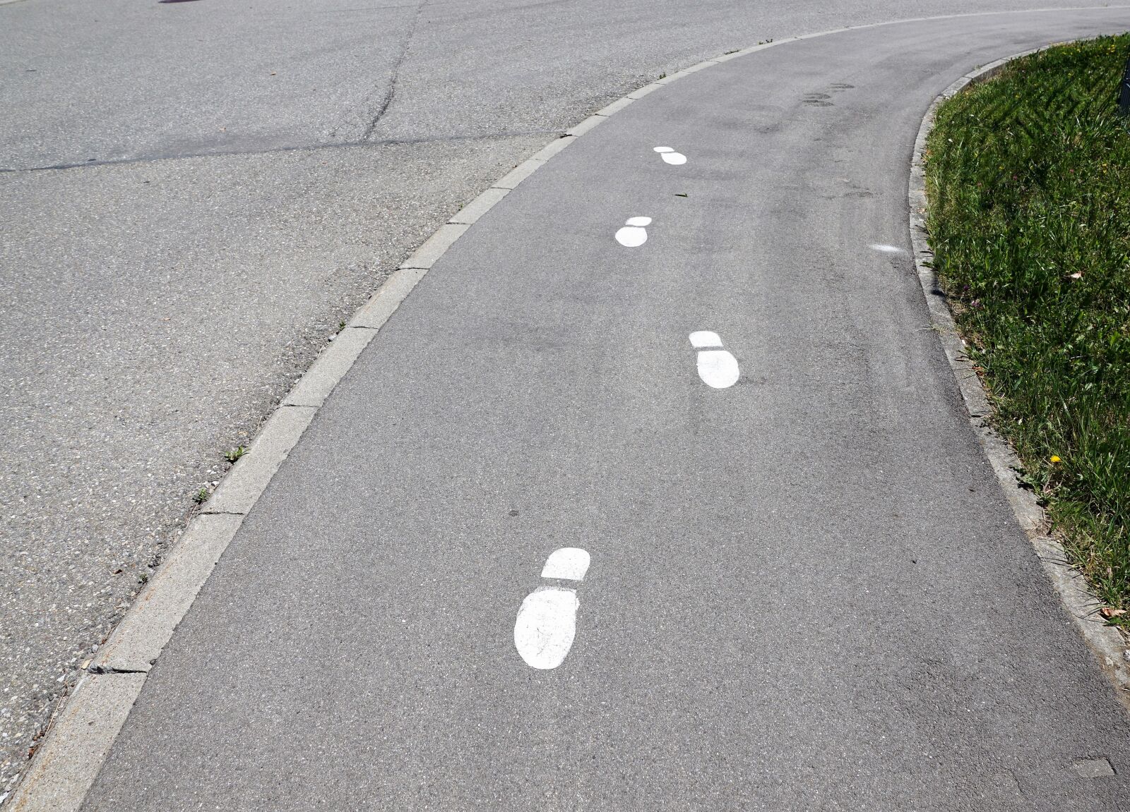 Sony ILCA-77M2 + Sony DT 16-50mm F2.8 SSM sample photo. Asphalt, road, highway photography