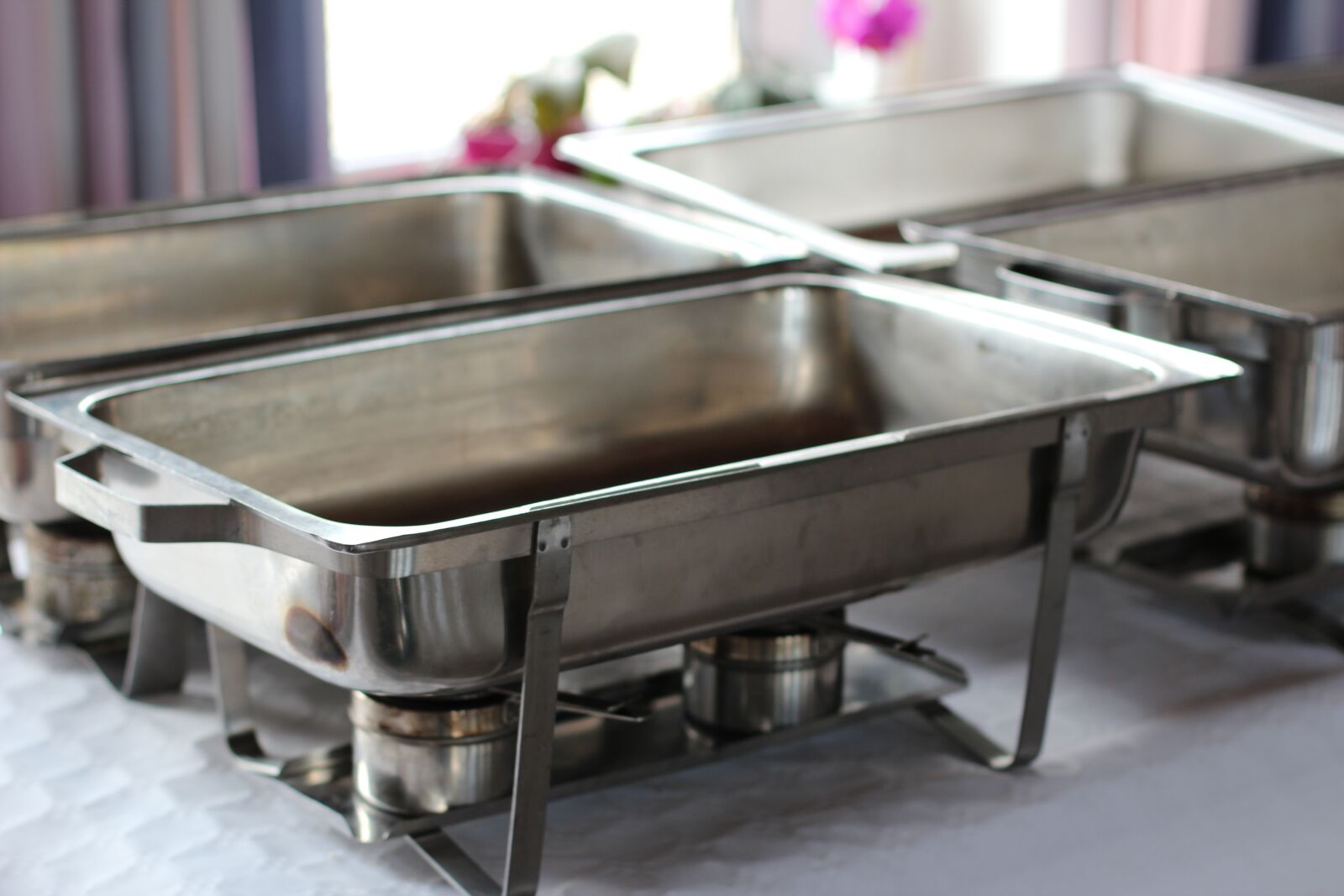Canon EOS 600D (Rebel EOS T3i / EOS Kiss X5) + Canon EF 50mm F1.4 USM sample photo. Food warmers pans, pans photography