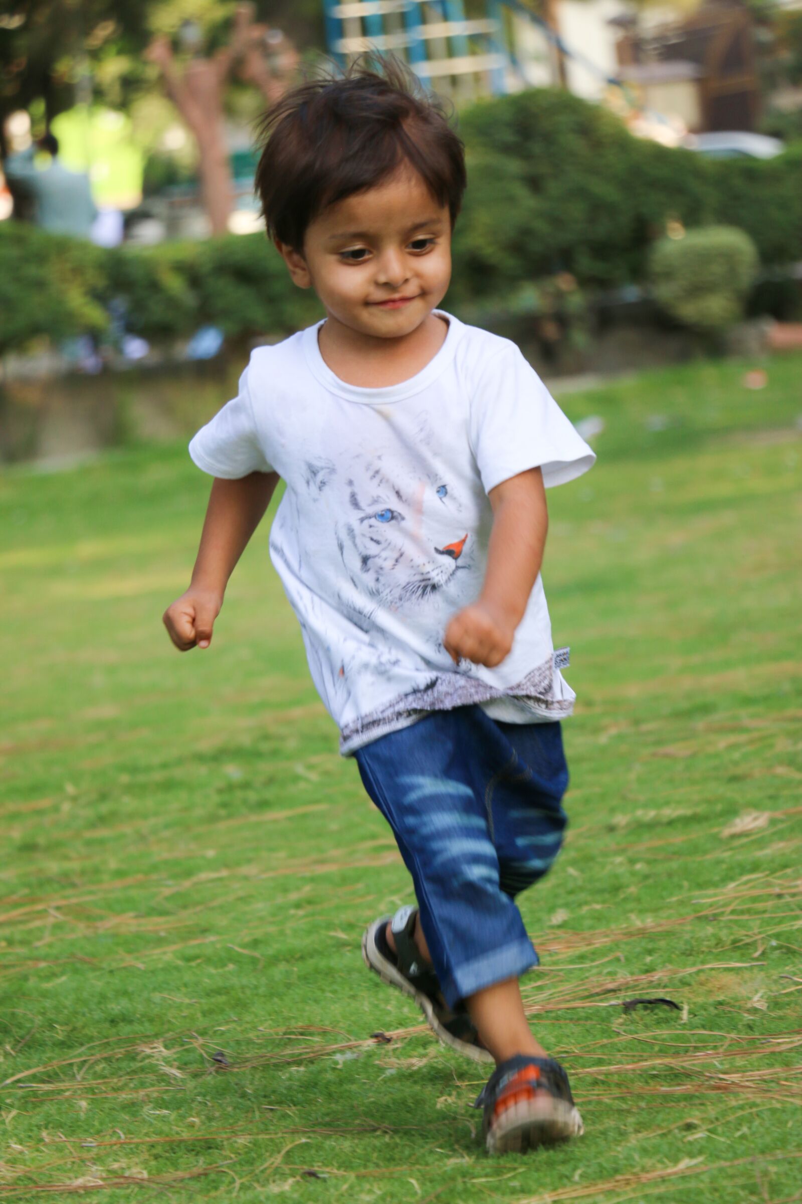 Canon EOS 70D + Canon EF-S 18-135mm F3.5-5.6 IS STM sample photo. Kids, running, boy photography