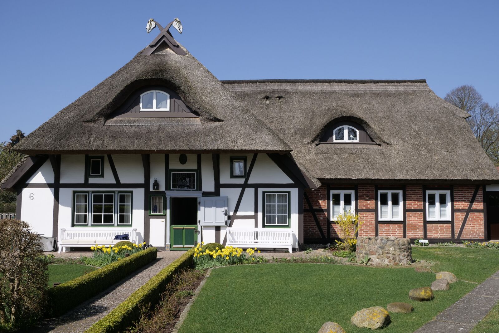 Panasonic Lumix DC-G9 sample photo. House, thatched roof, thatched photography