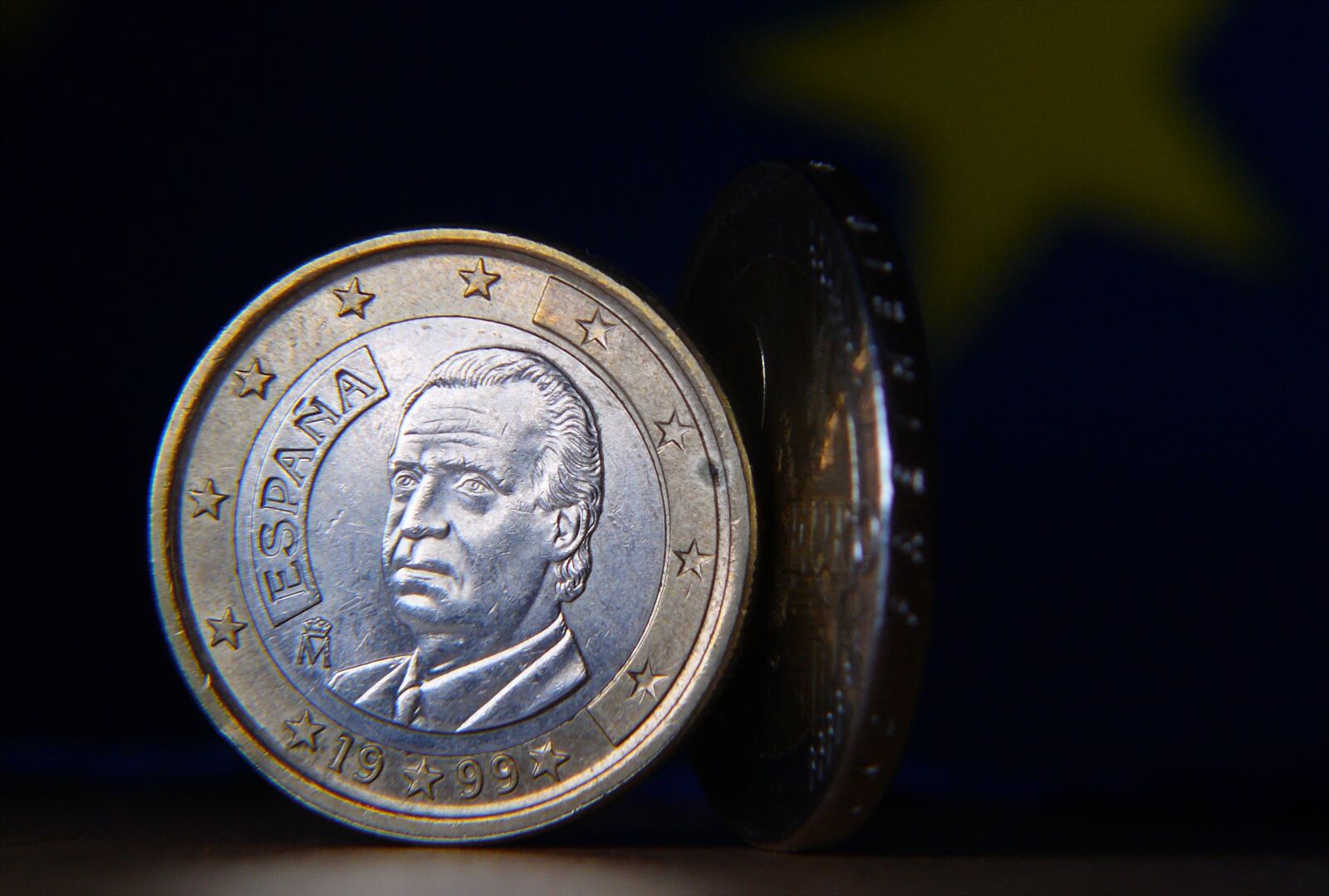 Leica V-LUX 1 sample photo. Euro, euro coin, money photography
