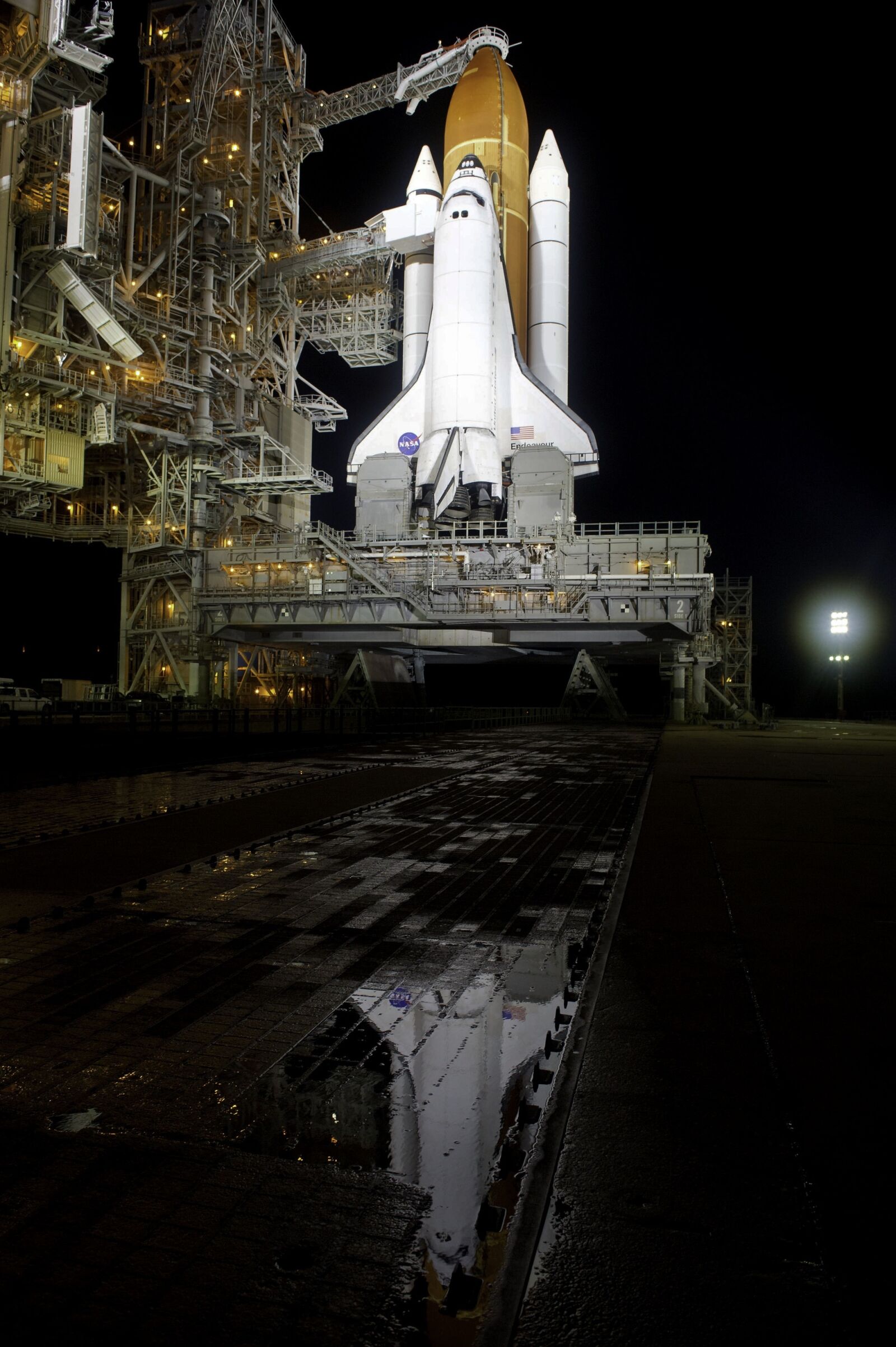 Nikon D3S sample photo. Endeavor space shuttle, rollout photography