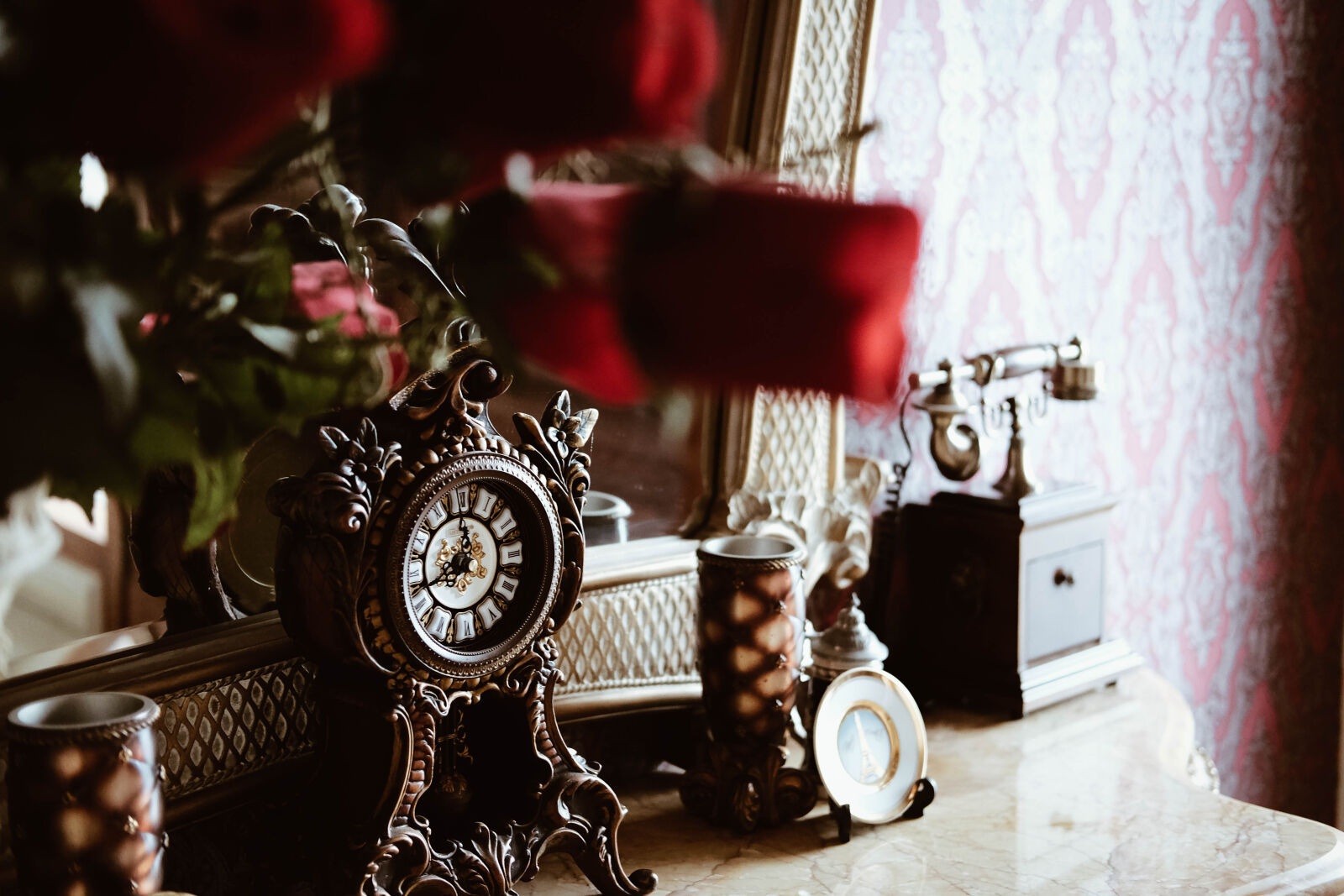 Fujifilm X-T10 + Fujifilm XF 35mm F2 R WR sample photo. Antique, clock, decoration, furniture photography