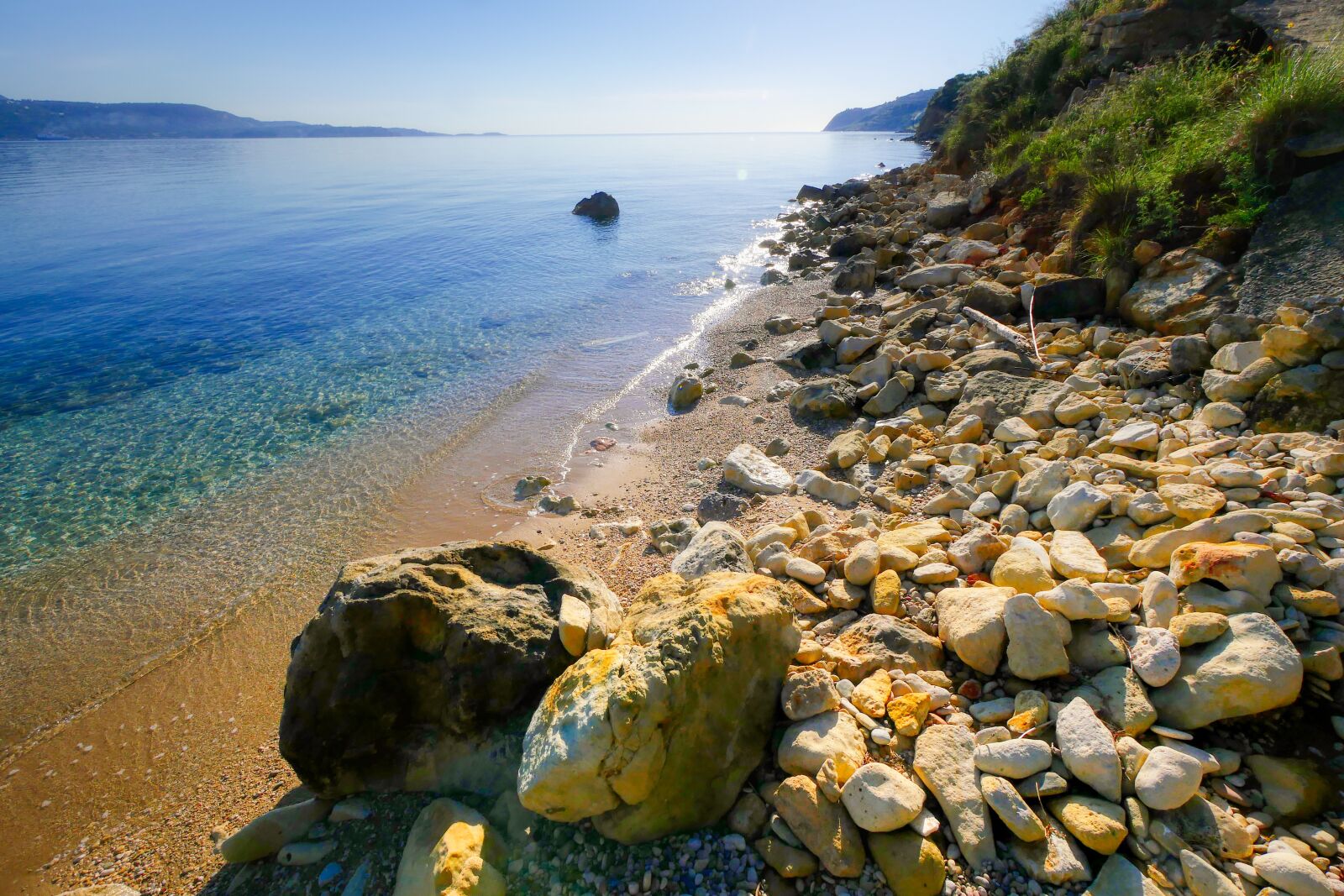 Panasonic Lumix DMC-GX8 sample photo. Sea, beach, pebble photography