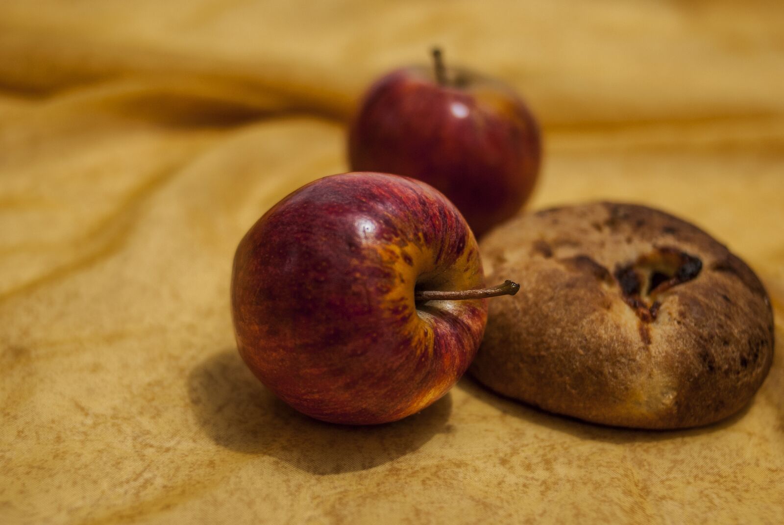 Nikon D60 sample photo. Bread, fruit, apple photography