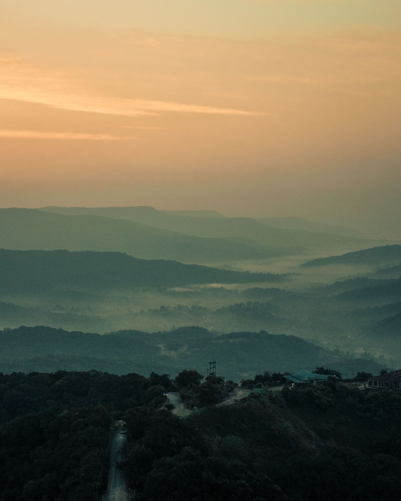 Canon EOS 200D (EOS Rebel SL2 / EOS Kiss X9) sample photo. Mountains, sunrise, sky photography