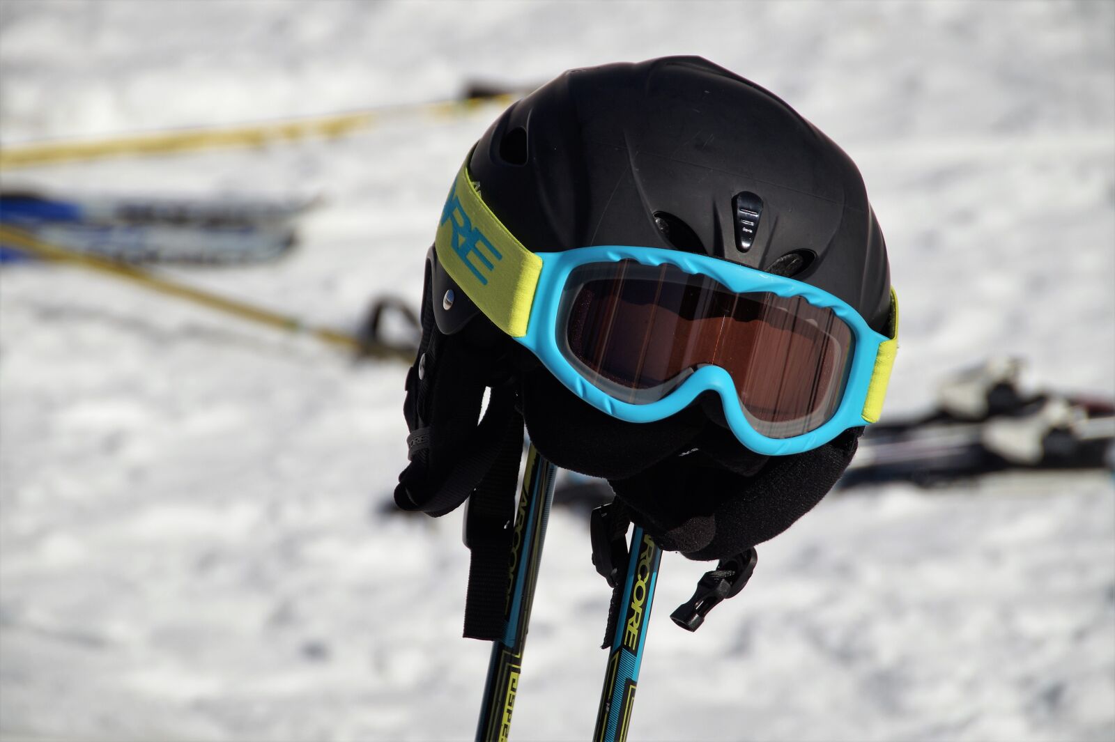 Sony SLT-A58 sample photo. Winter, ski helmet, ski photography