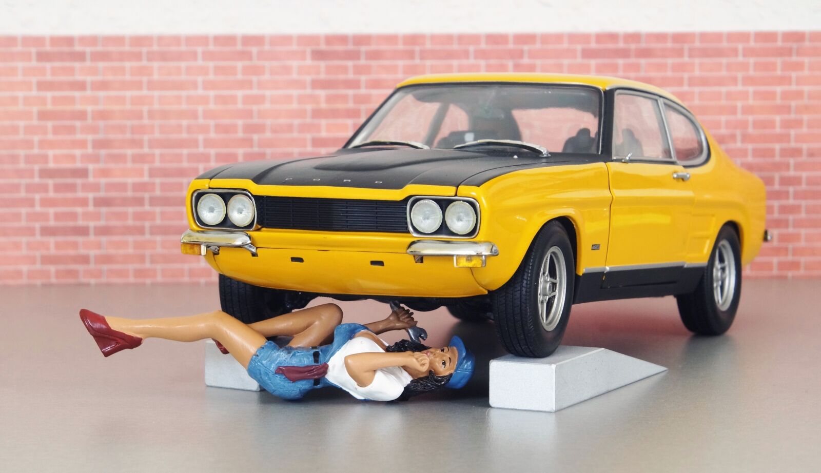 Sony DT 18-70mm F3.5-5.6 sample photo. Model car, ford, ford photography