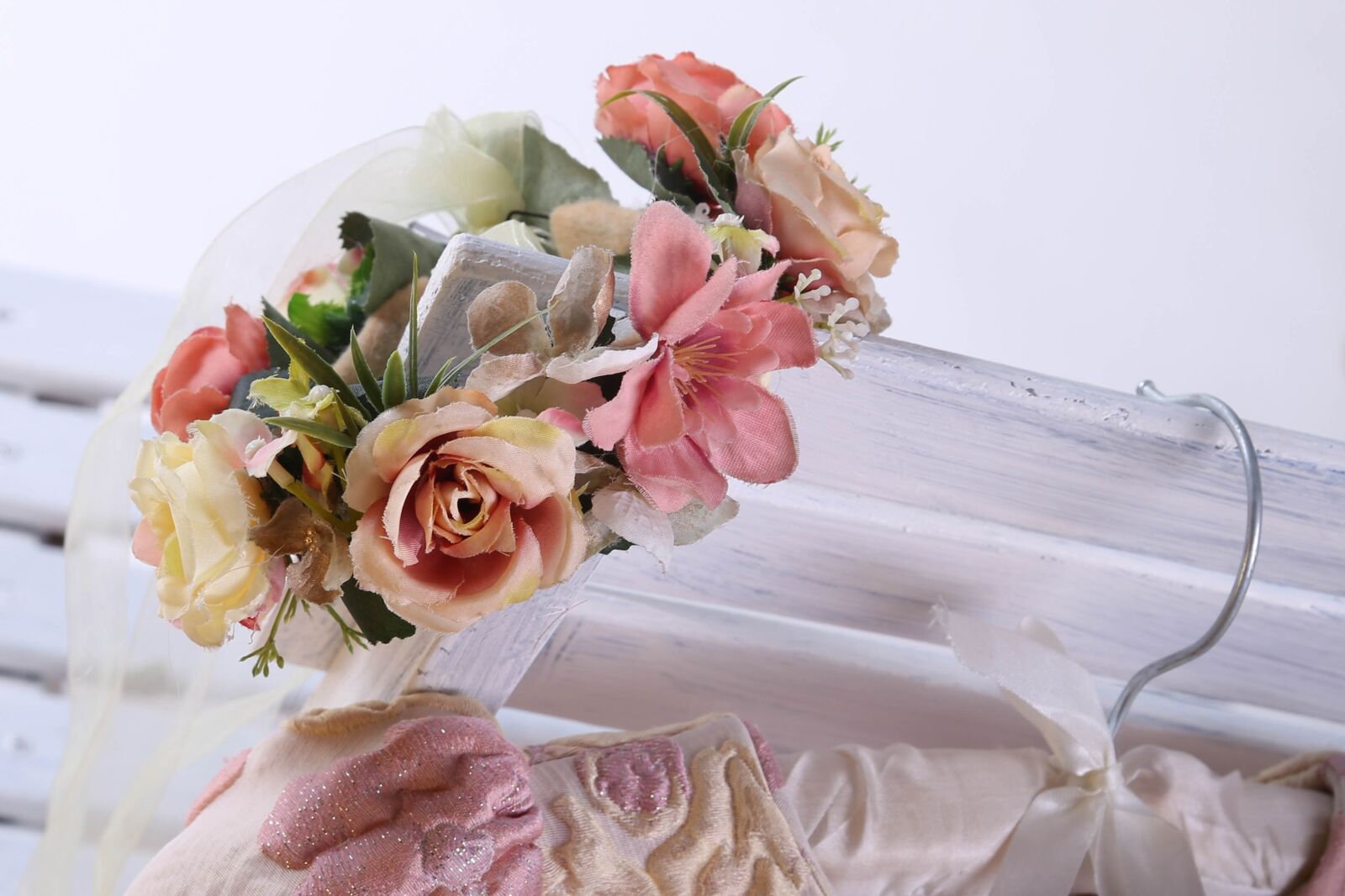 Canon EOS 6D + Canon EF 24-105mm F4L IS USM sample photo. Flowers, vase, bouquet photography