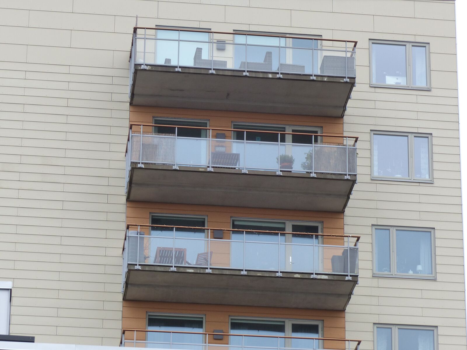 Panasonic Lumix DMC-FZ200 sample photo. Towers, balconies, window photography