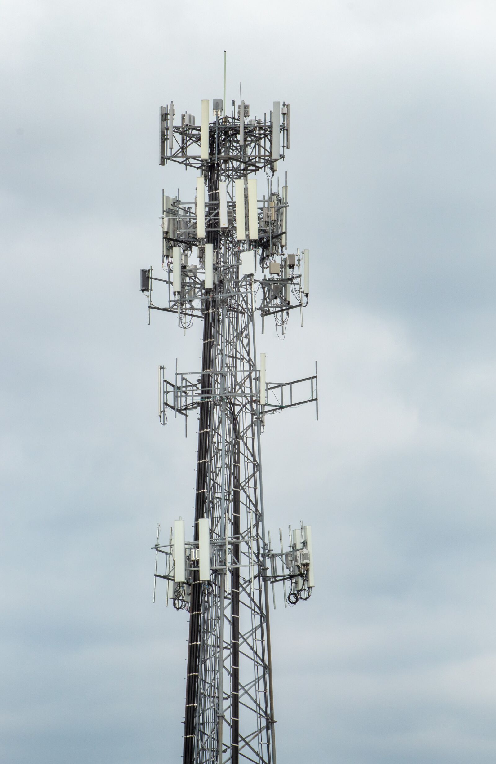 Canon EF75-300mm f/4-5.6 sample photo. Cell tower, tower, phone photography