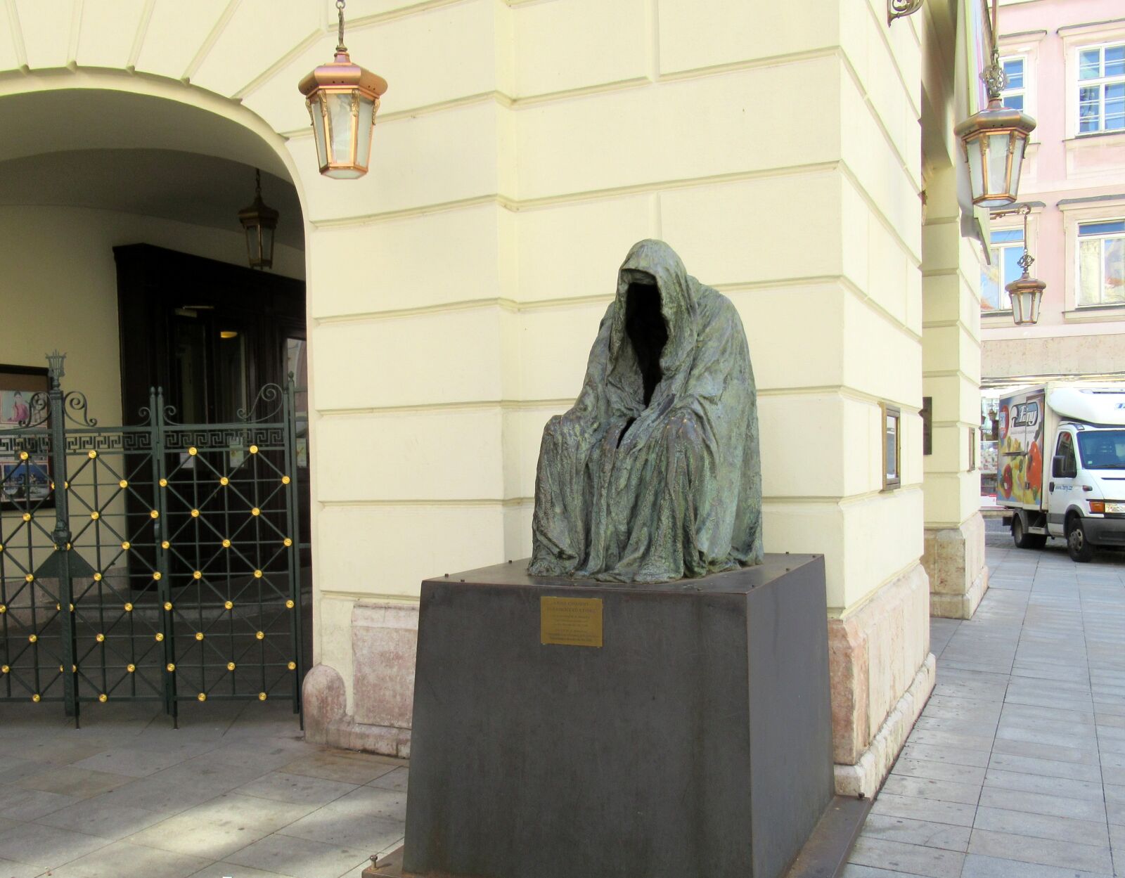 Canon PowerShot SX620 HS sample photo. Prague, theatre, statue photography