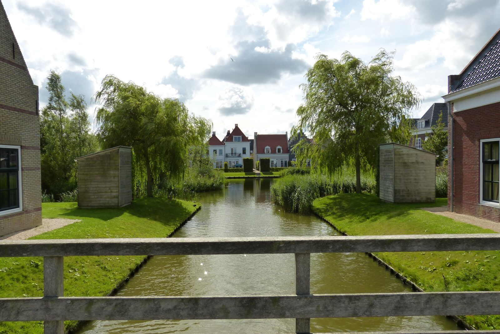 Panasonic Lumix DMC-FZ150 sample photo. Houses, architecture, river photography