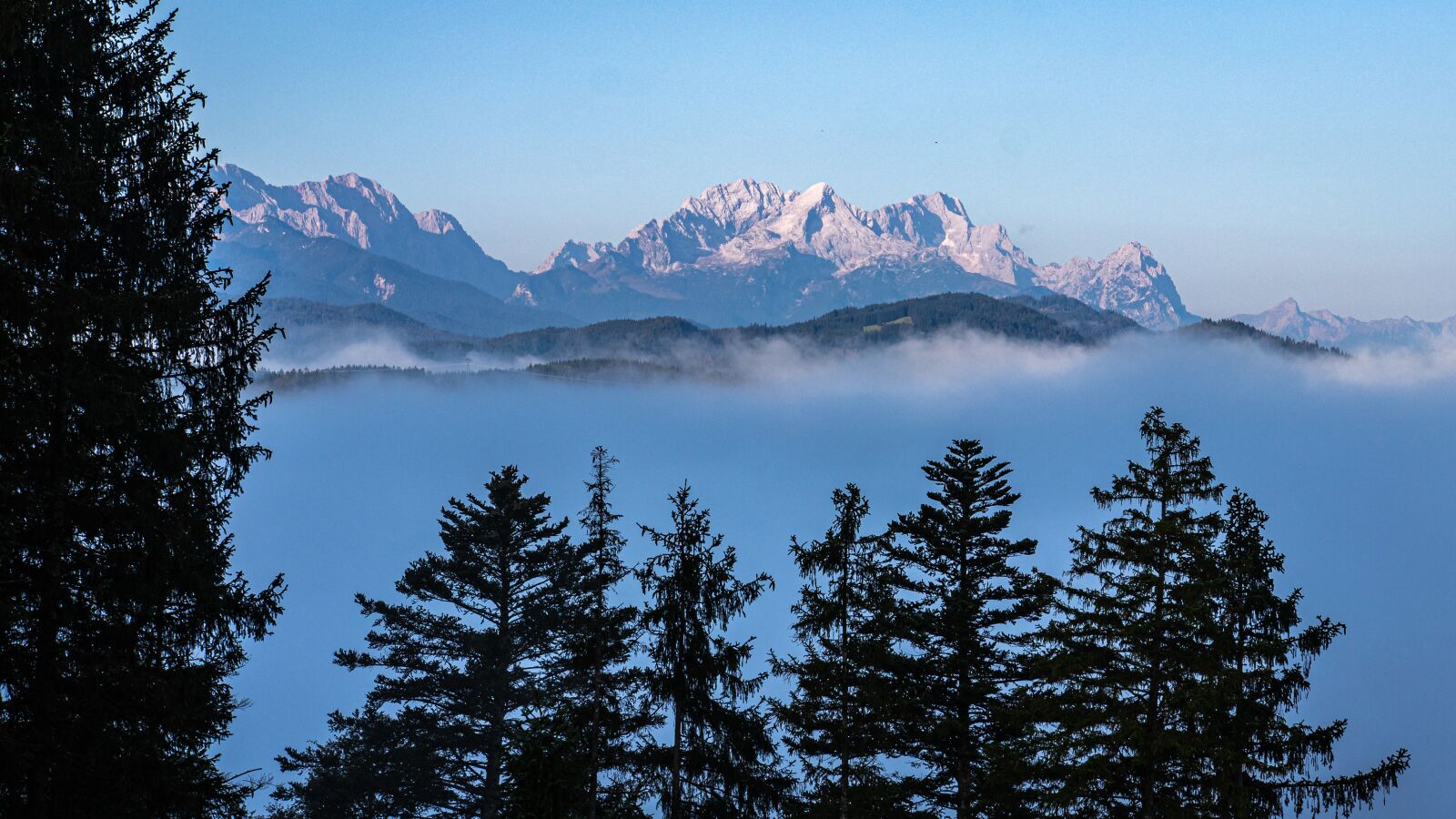 Canon EOS 80D sample photo. Mountains, fog, landscape photography