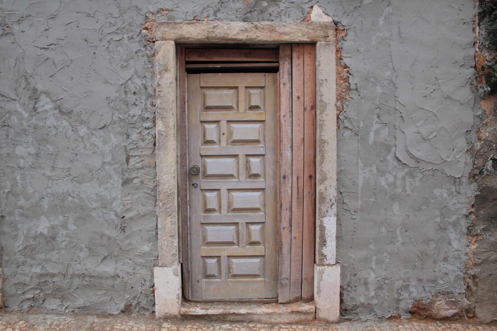 Canon EOS 550D (EOS Rebel T2i / EOS Kiss X4) sample photo. Door, wood photography