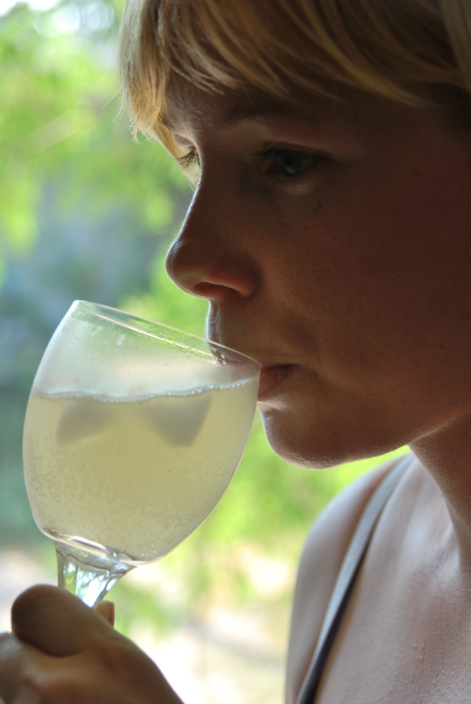 Nikon D60 sample photo. Woman, drinking, juice photography