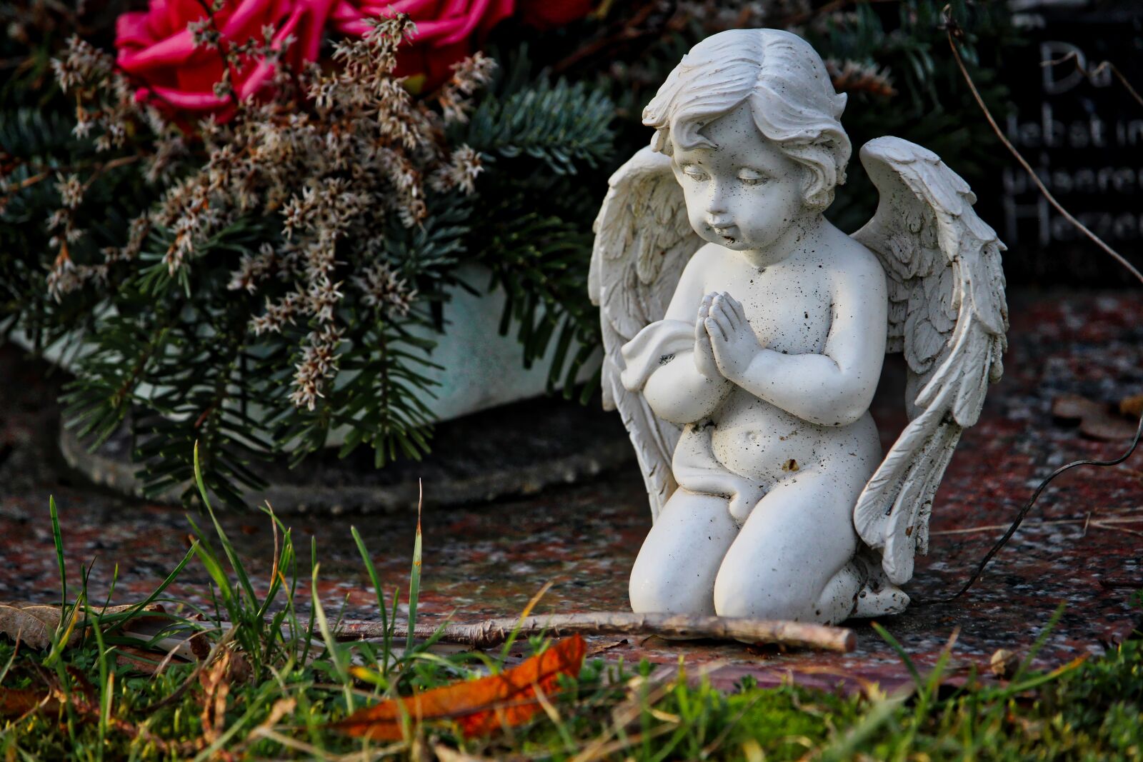 Canon EOS 100D (EOS Rebel SL1 / EOS Kiss X7) sample photo. Cherub, cemetery, grave photography