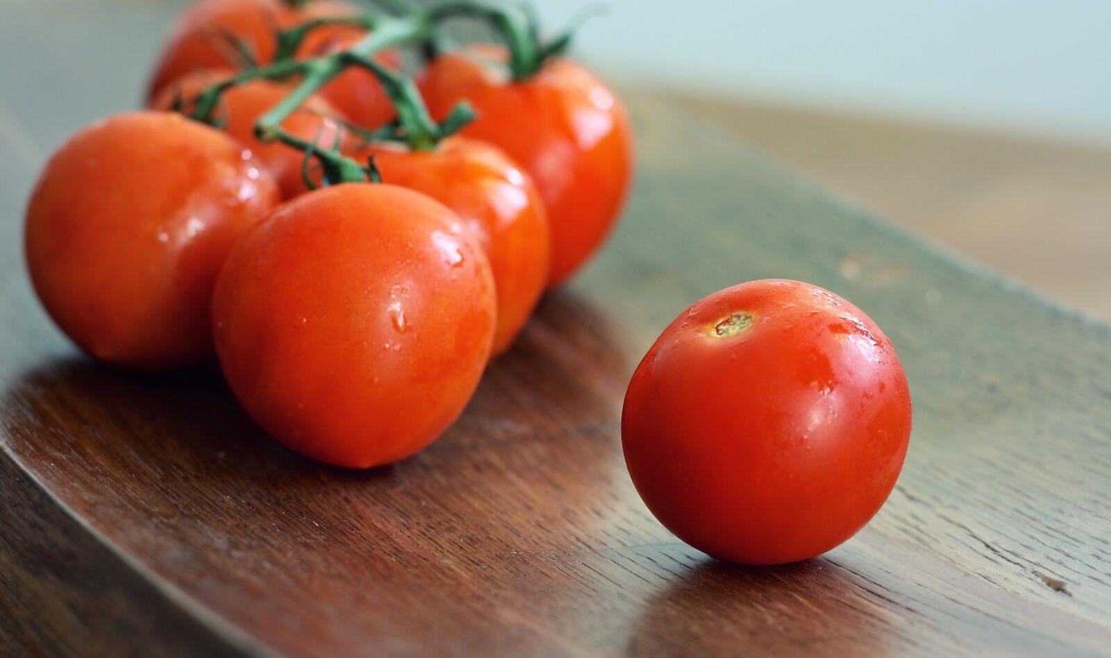 Canon EOS 1000D (EOS Digital Rebel XS / EOS Kiss F) sample photo. Tomatoes, red, fresh photography