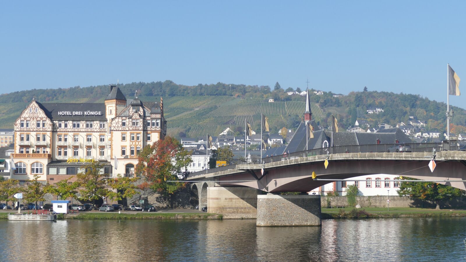 Panasonic Lumix DMC-FZ1000 sample photo. Mosel, bernkastel-rues, building a photography