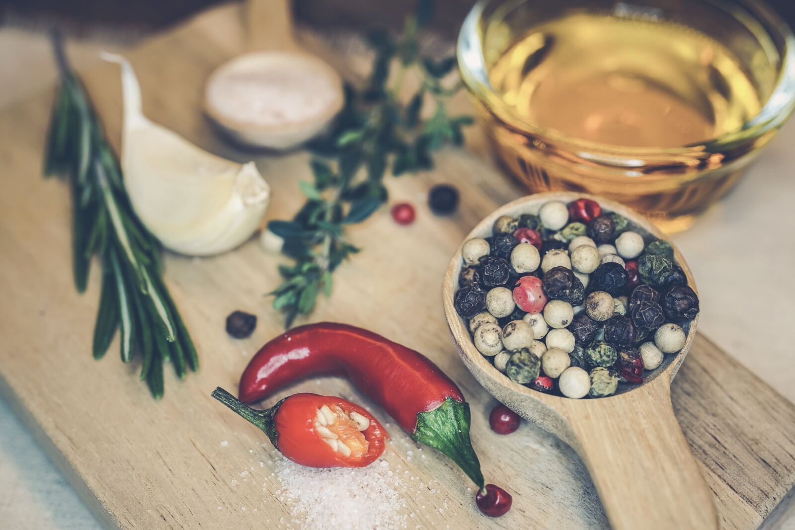 Sony ILCA-77M2 sample photo. Chili, spice, oil photography