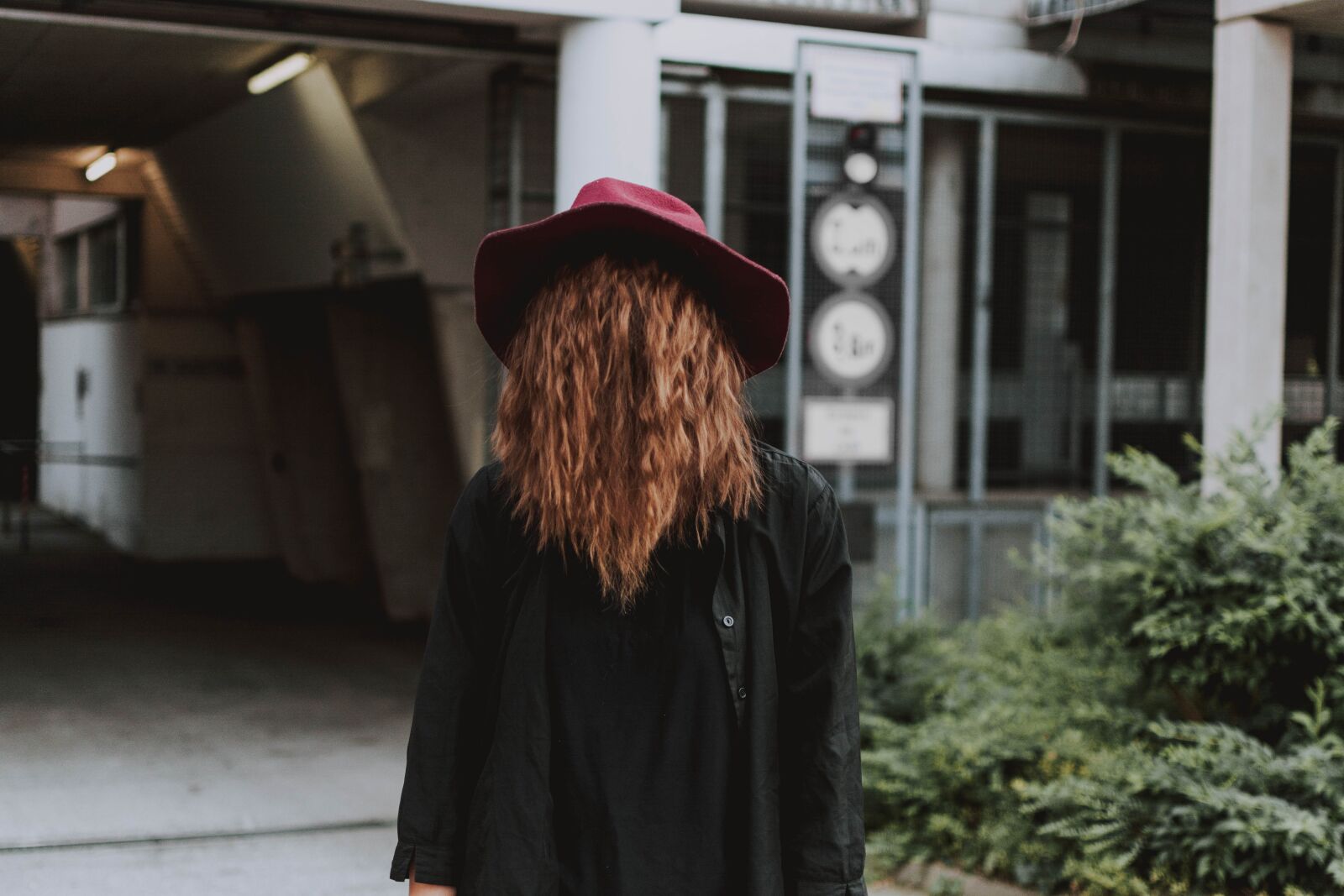 Nikon D5200 sample photo. Woman, hat, wrong photography