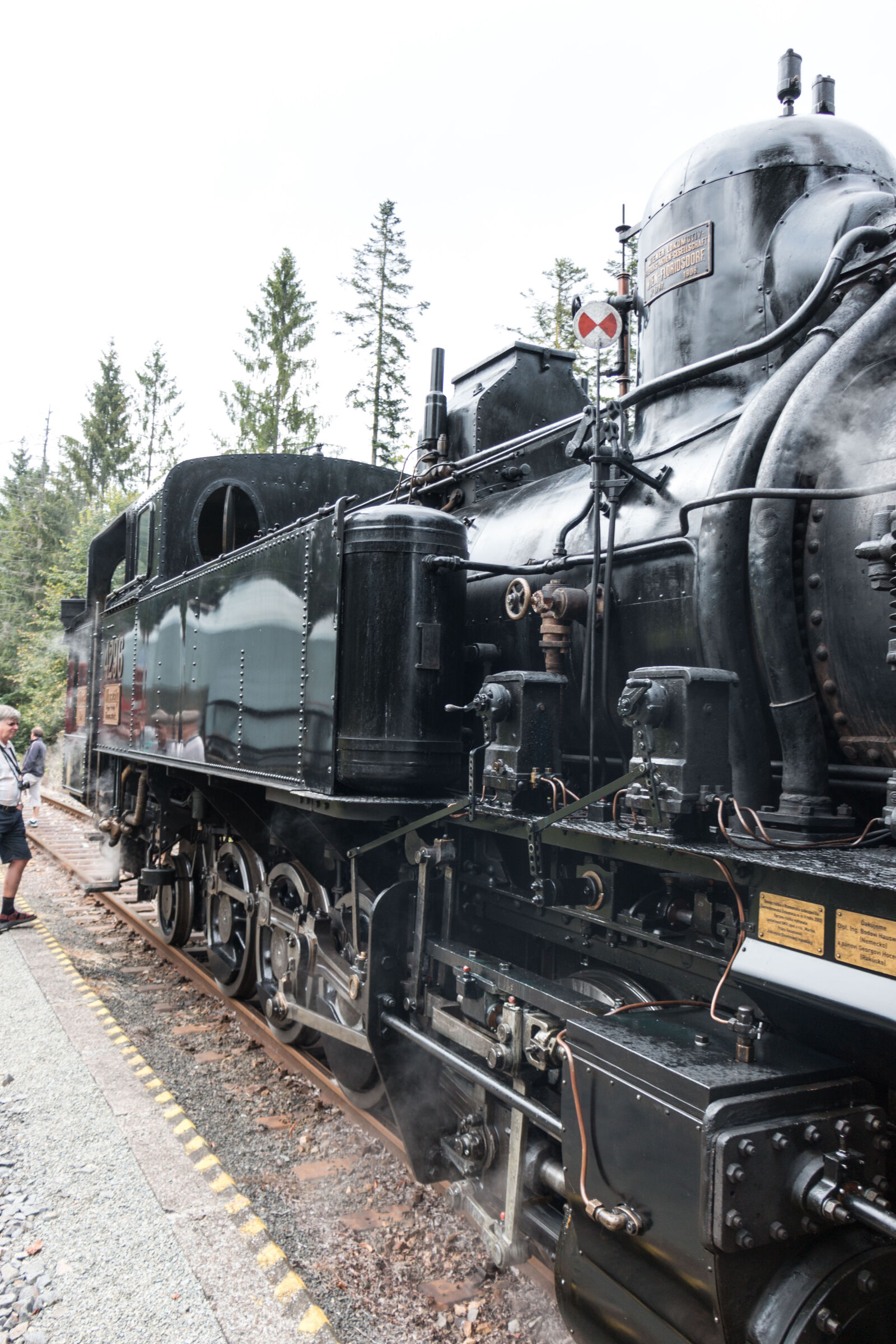 Canon EOS 70D + Canon EF-S 18-135mm F3.5-5.6 IS STM sample photo. Old, train photography