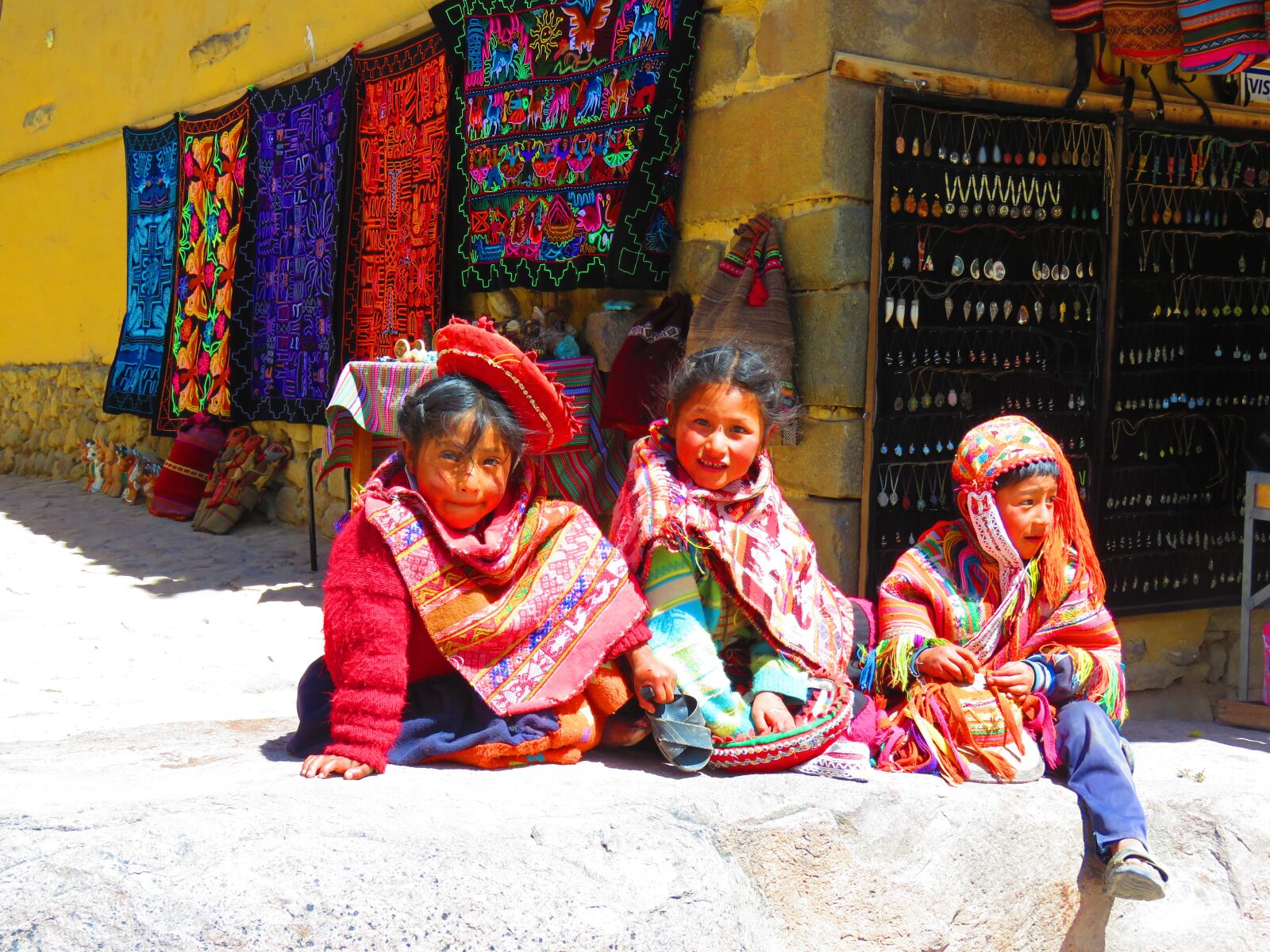 Canon PowerShot SX60 HS sample photo. Children, tipic clothes, peru photography