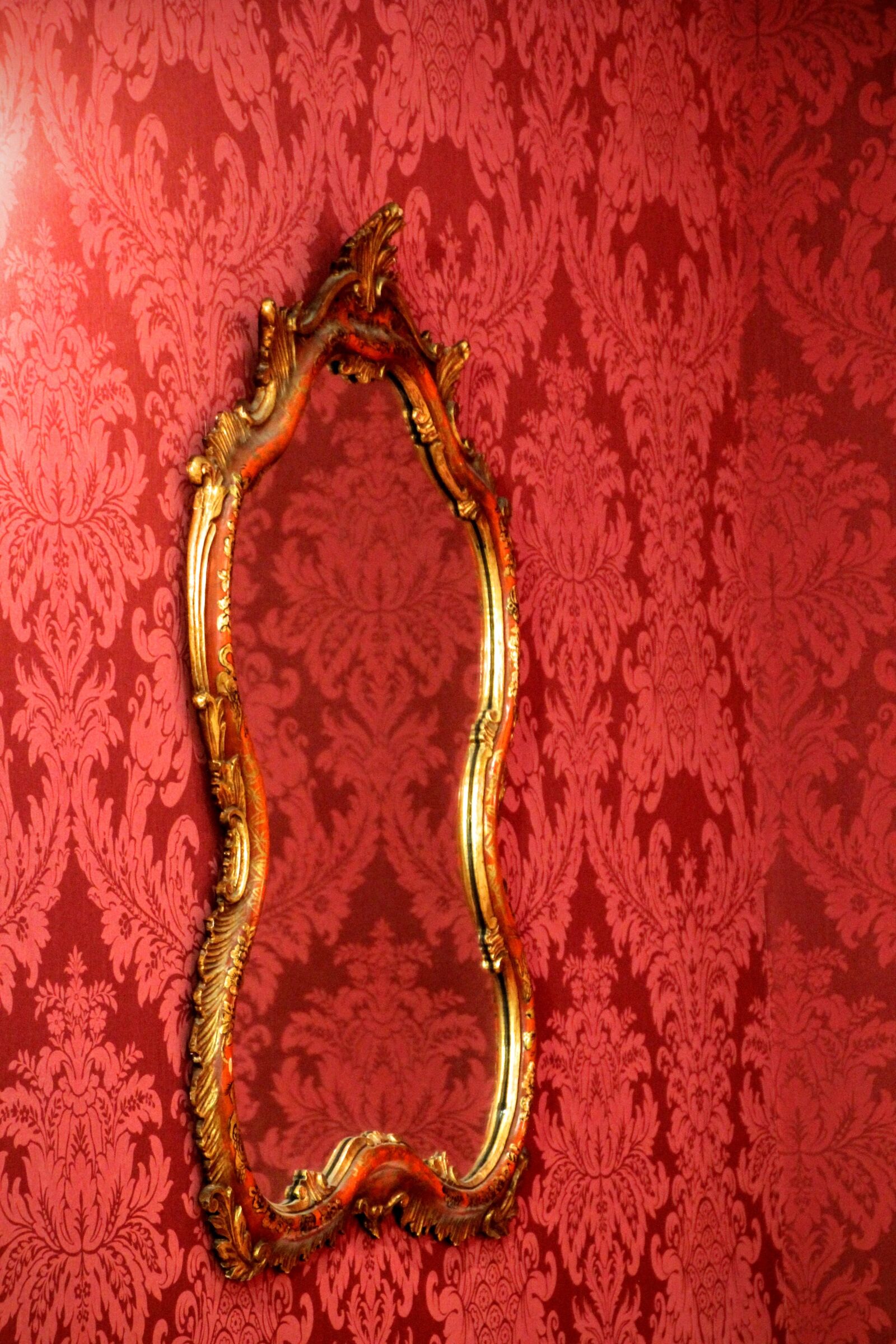 Canon EOS 60D sample photo. Mirror, gold frame, wallpaper photography