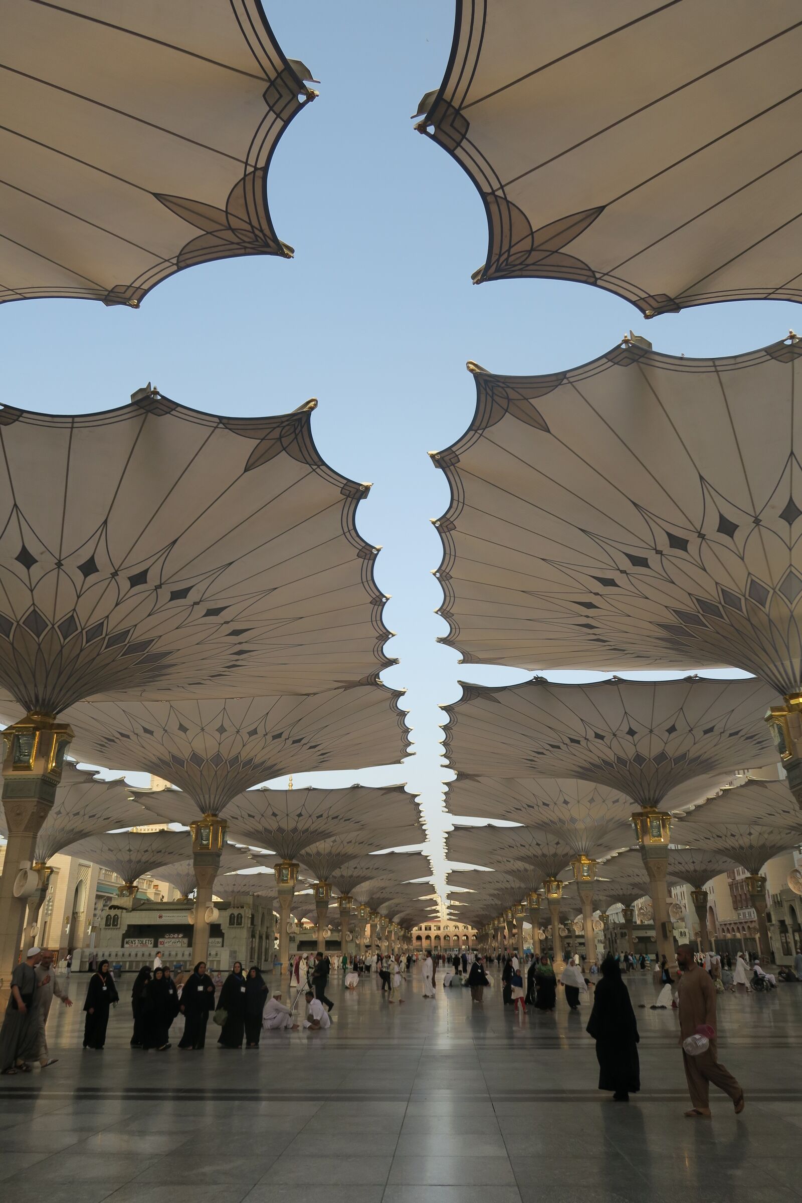 Canon PowerShot G7 X sample photo. Umbrella, travel, architecture photography