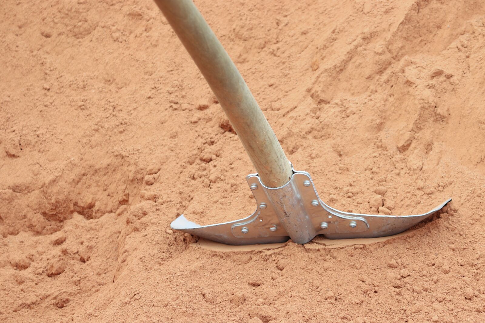 Canon EOS 200D (EOS Rebel SL2 / EOS Kiss X9) sample photo. Blade, sand, break photography